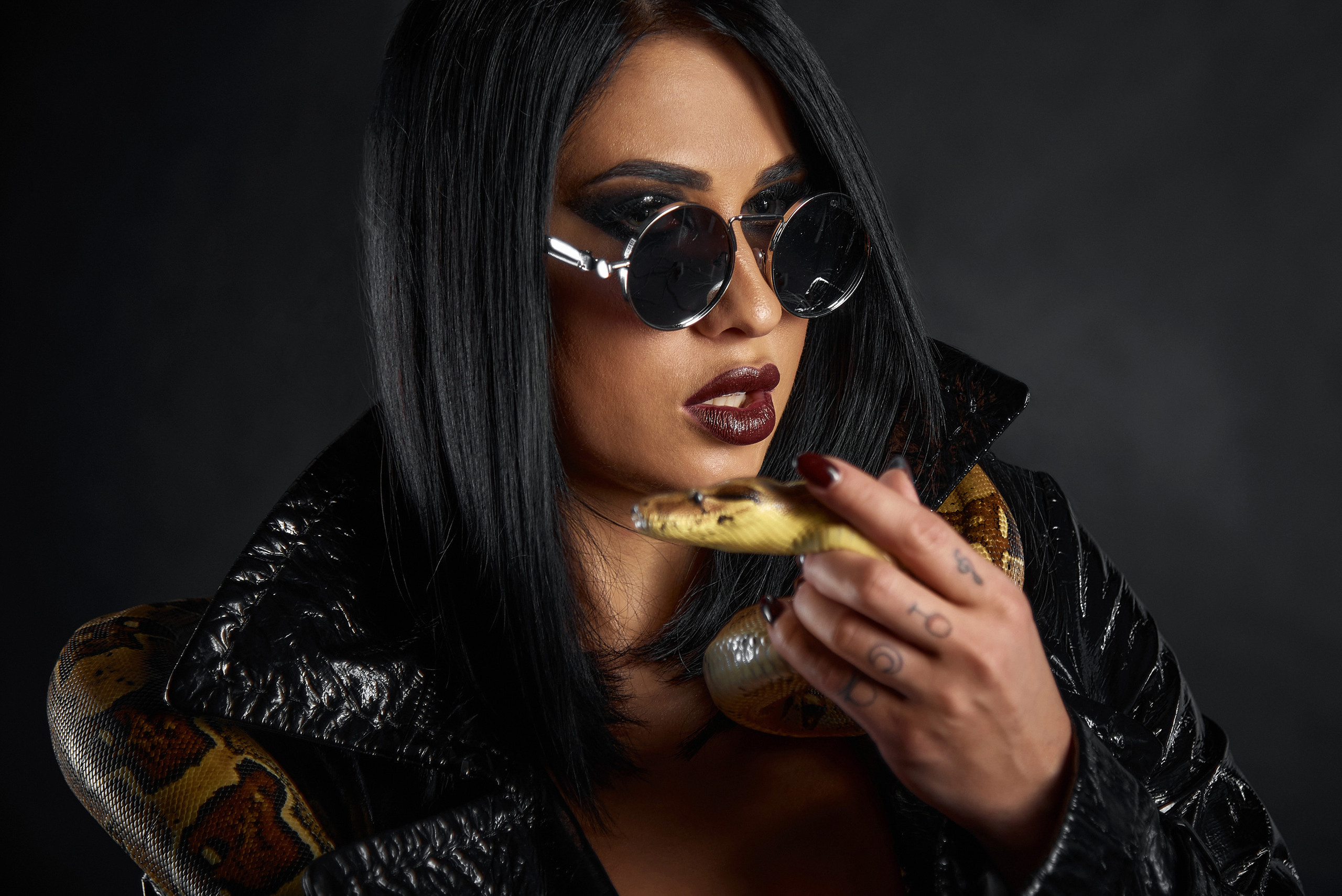 Фотосессия со змеей. Фотограф Опыт Качество Скорость Горный Алтай Барнаул