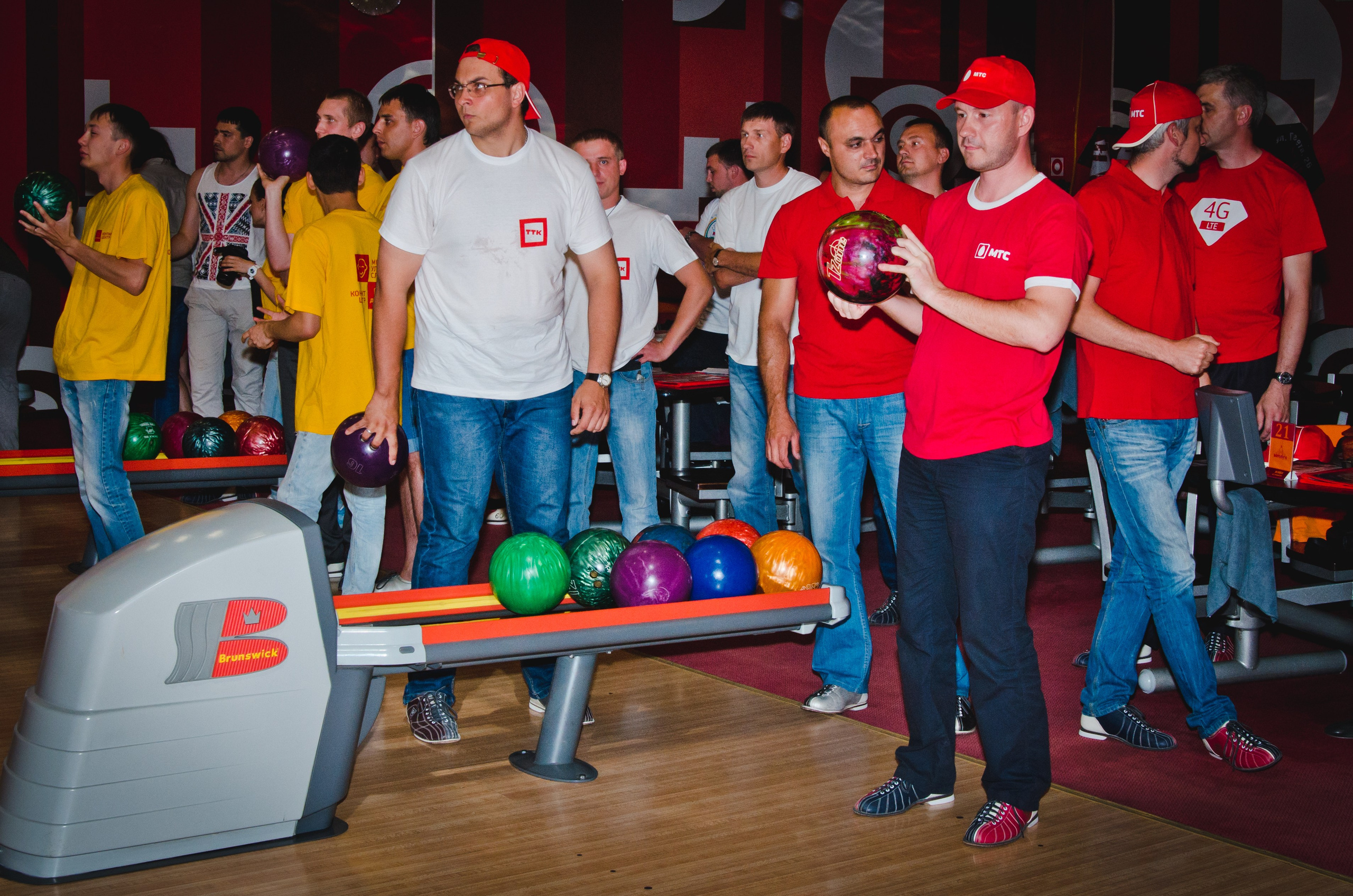 Копоратив.МТС-Теле2-Ростелеком.Боулинг. Свадебный и семейный фотограф Денис Лукьянов в Краснодаре, Краснодарском крае и Республике Крым