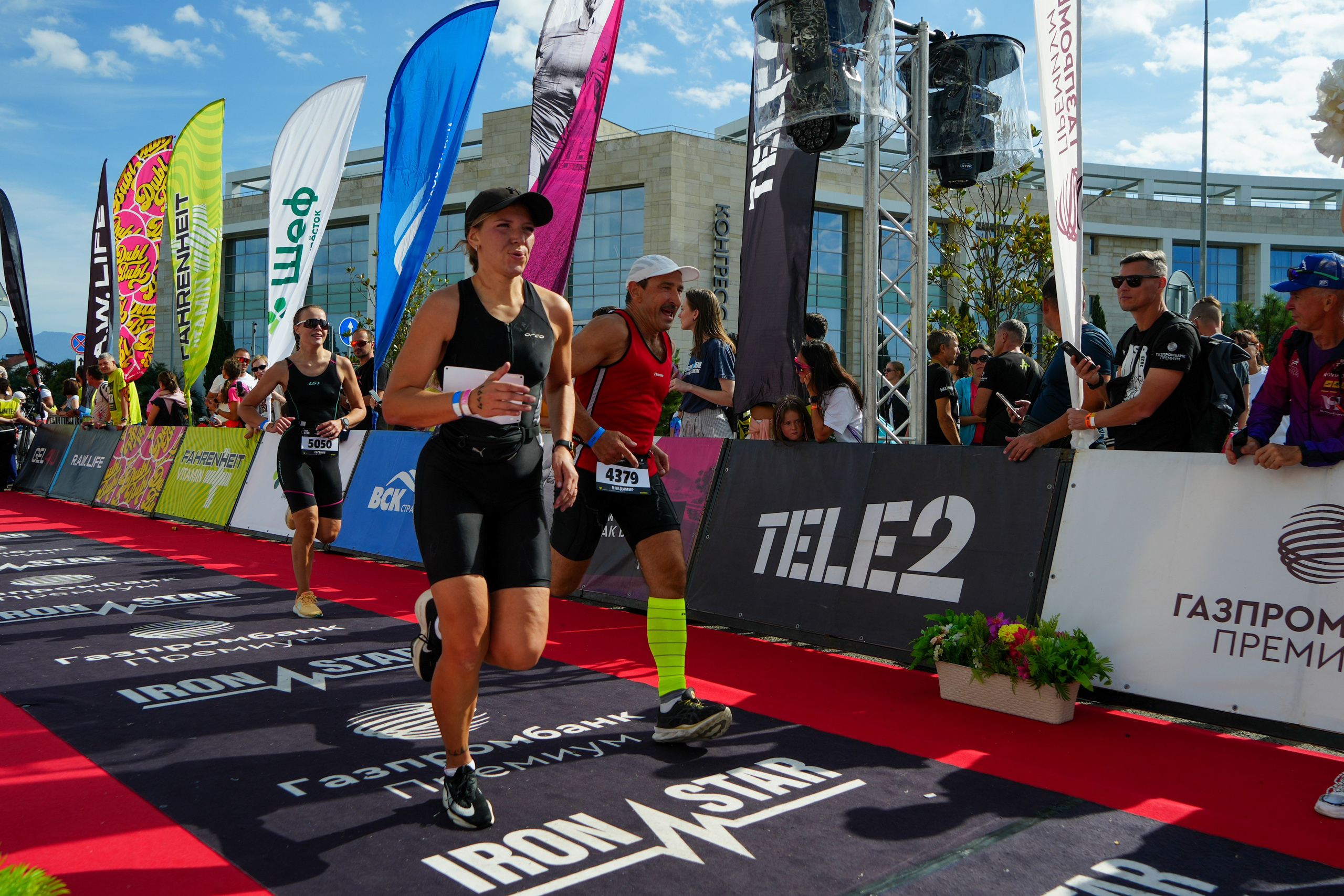 Фотоотчет партнерской интеграции для компании TELE2 на фестивале Ironstar. Репортажный фотограф в Красной Поляне и Сочи Павлюченко Екатерина