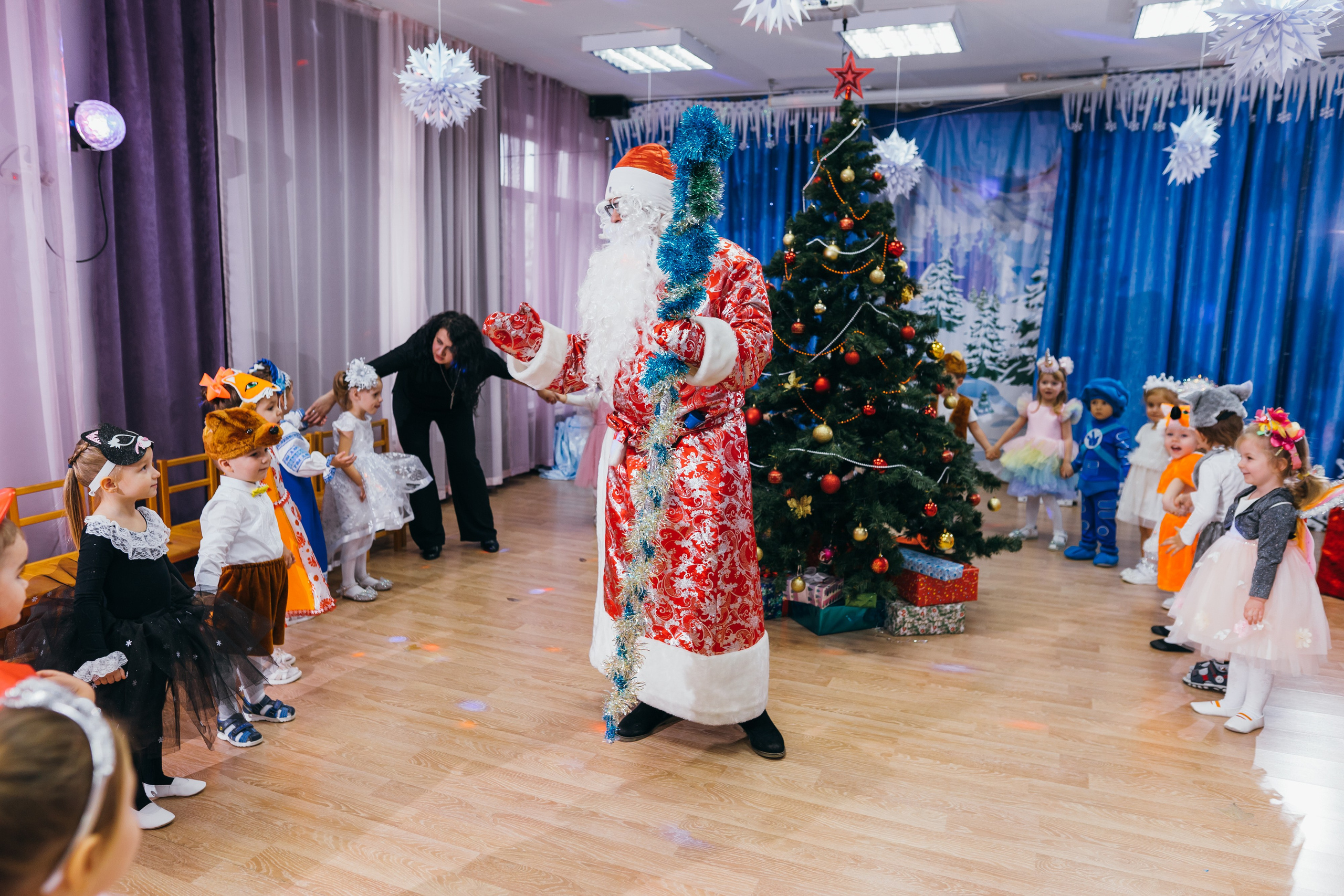 Новогодний утренник в детском саду. Профессиональный фотограф Геленджик, Новоросийск Виктория Цейс