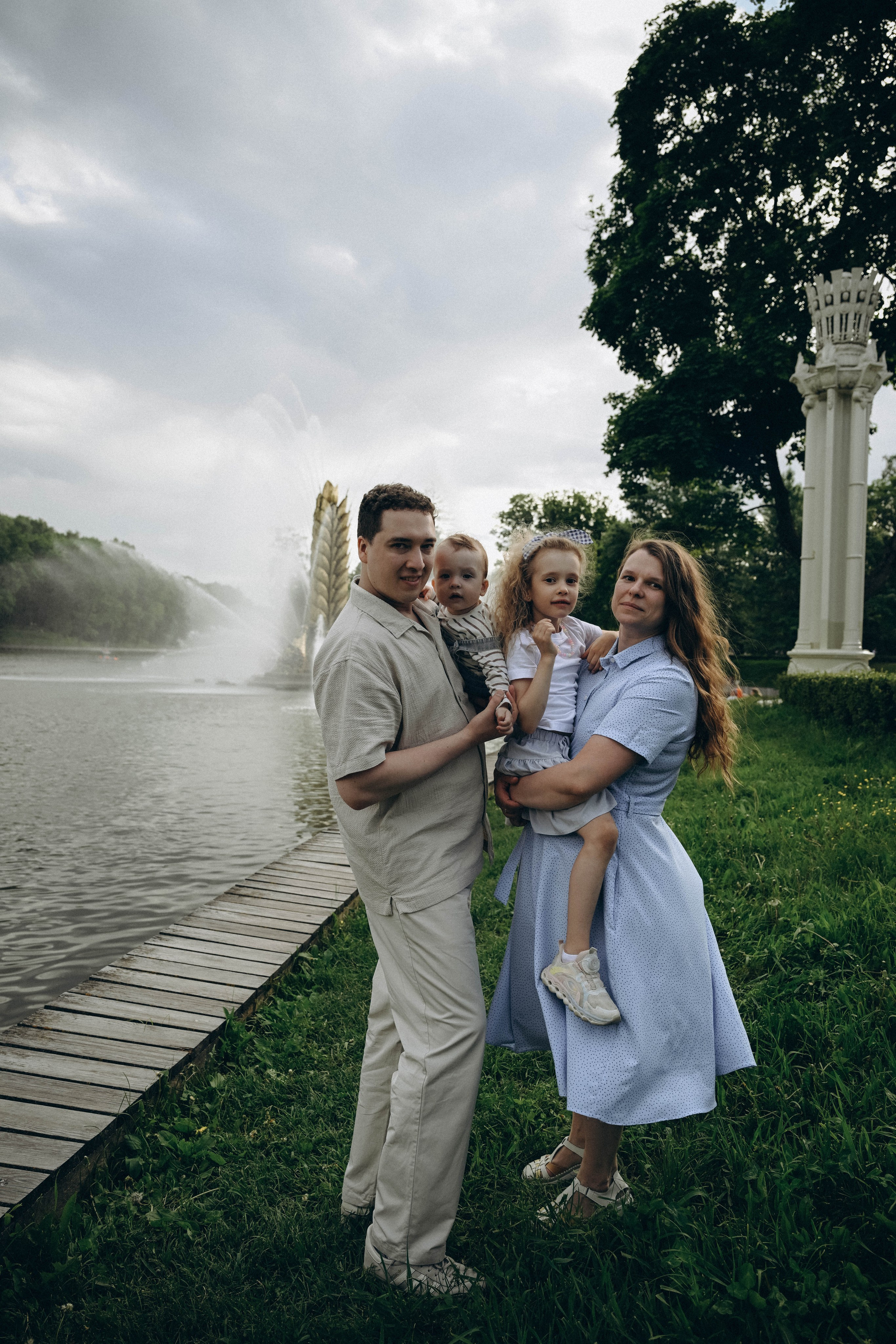 ВДНХ большая семья. Семейный фотограф Москва-Воронеж Ирина Вронская