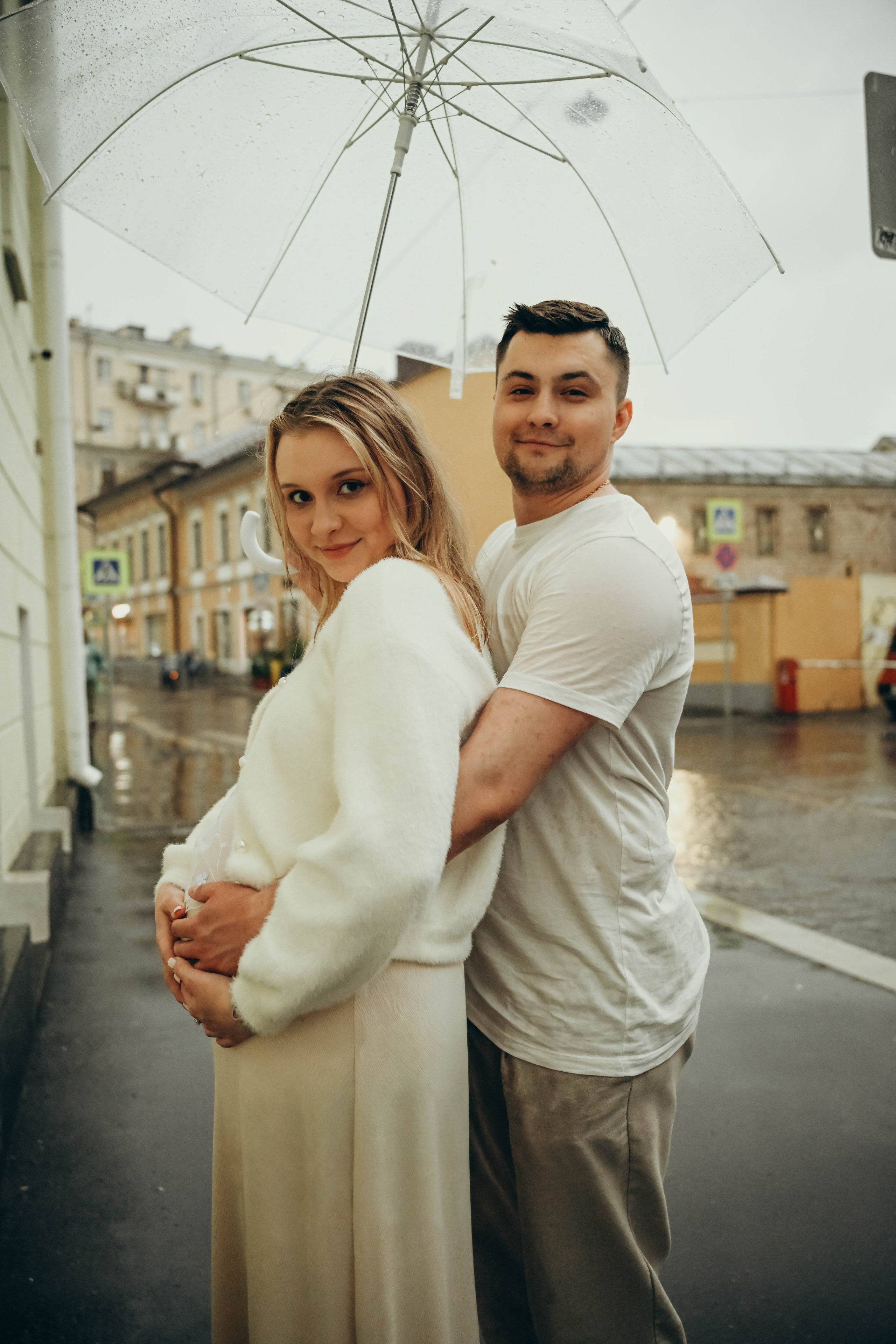 Даша и Леша прогулка в ожидании под дождем. Семейный фотограф Москва-Воронеж Ирина Вронская