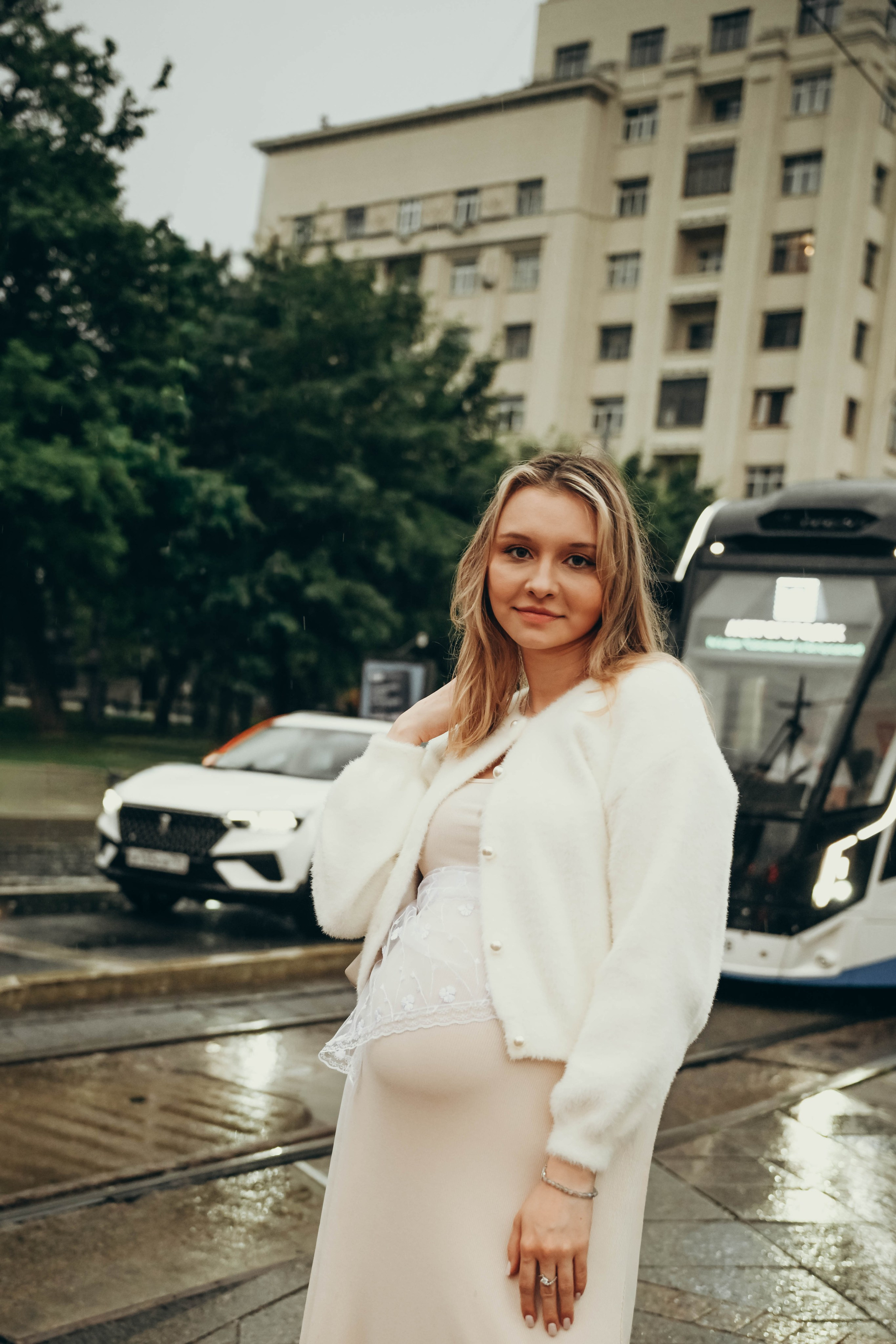 Даша и Леша прогулка в ожидании под дождем. Семейный фотограф Москва-Воронеж Ирина Вронская