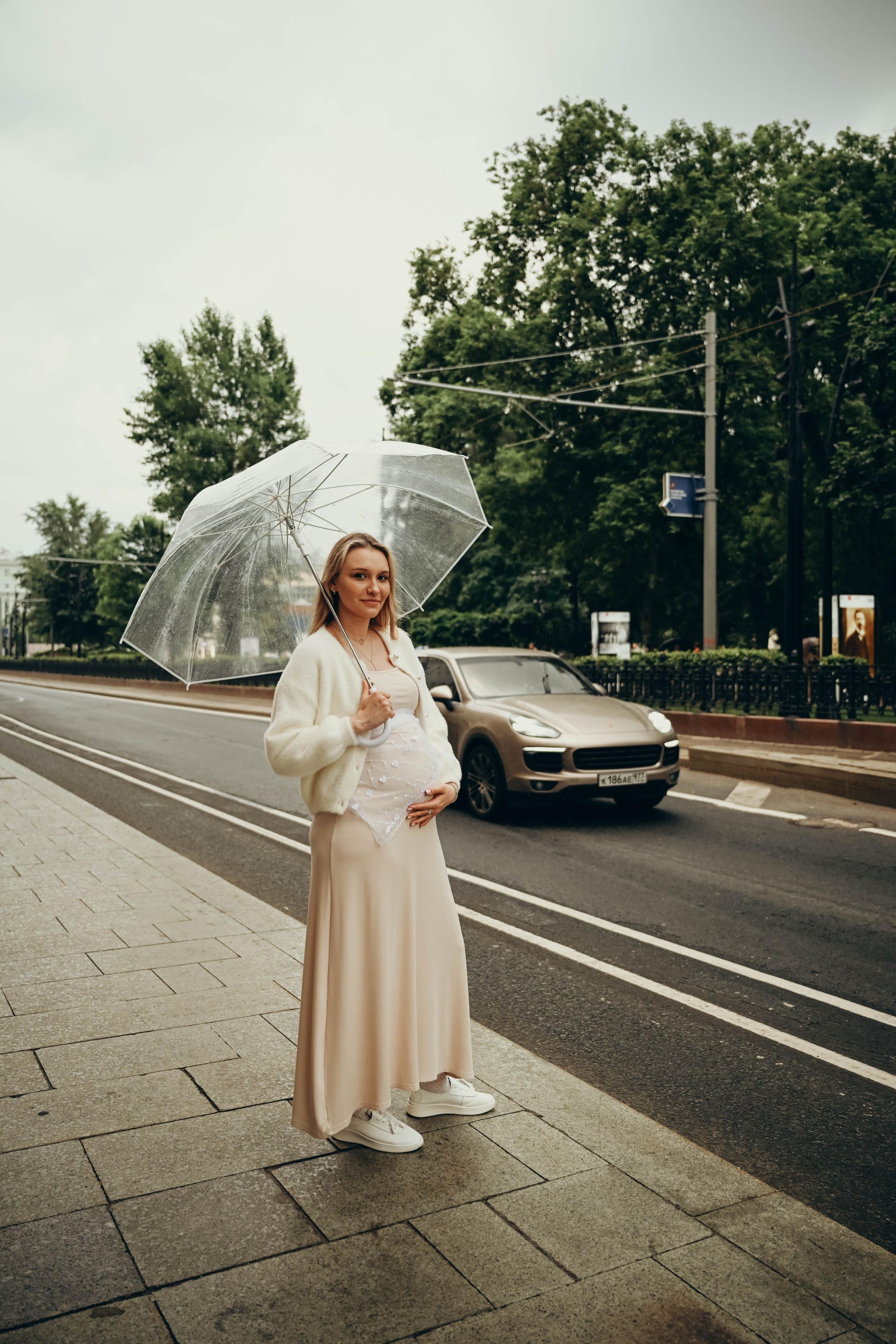 Даша и Леша прогулка в ожидании под дождем. Семейный фотограф Москва-Воронеж Ирина Вронская