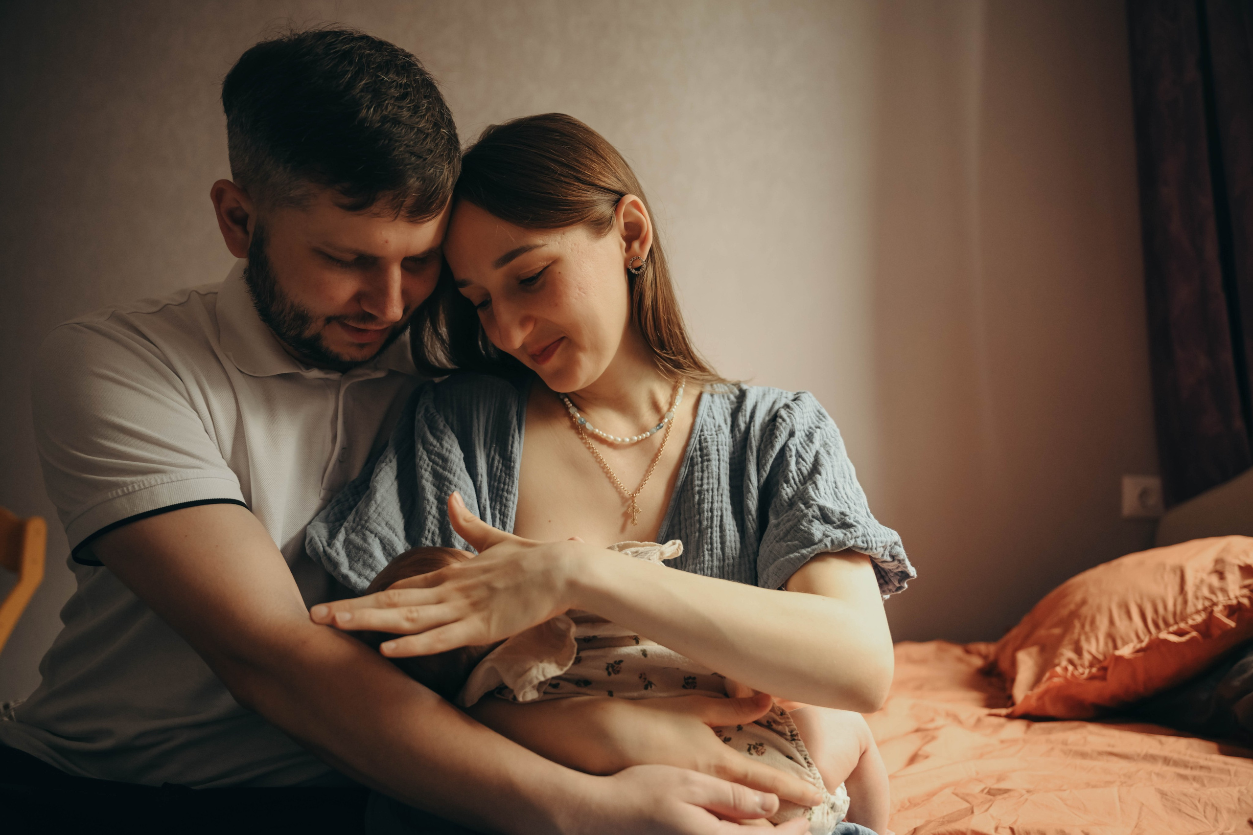 Софи, Саша и маленькая Нина.Первые дни дома. Семейный фотограф Москва-Воронеж Ирина Вронская