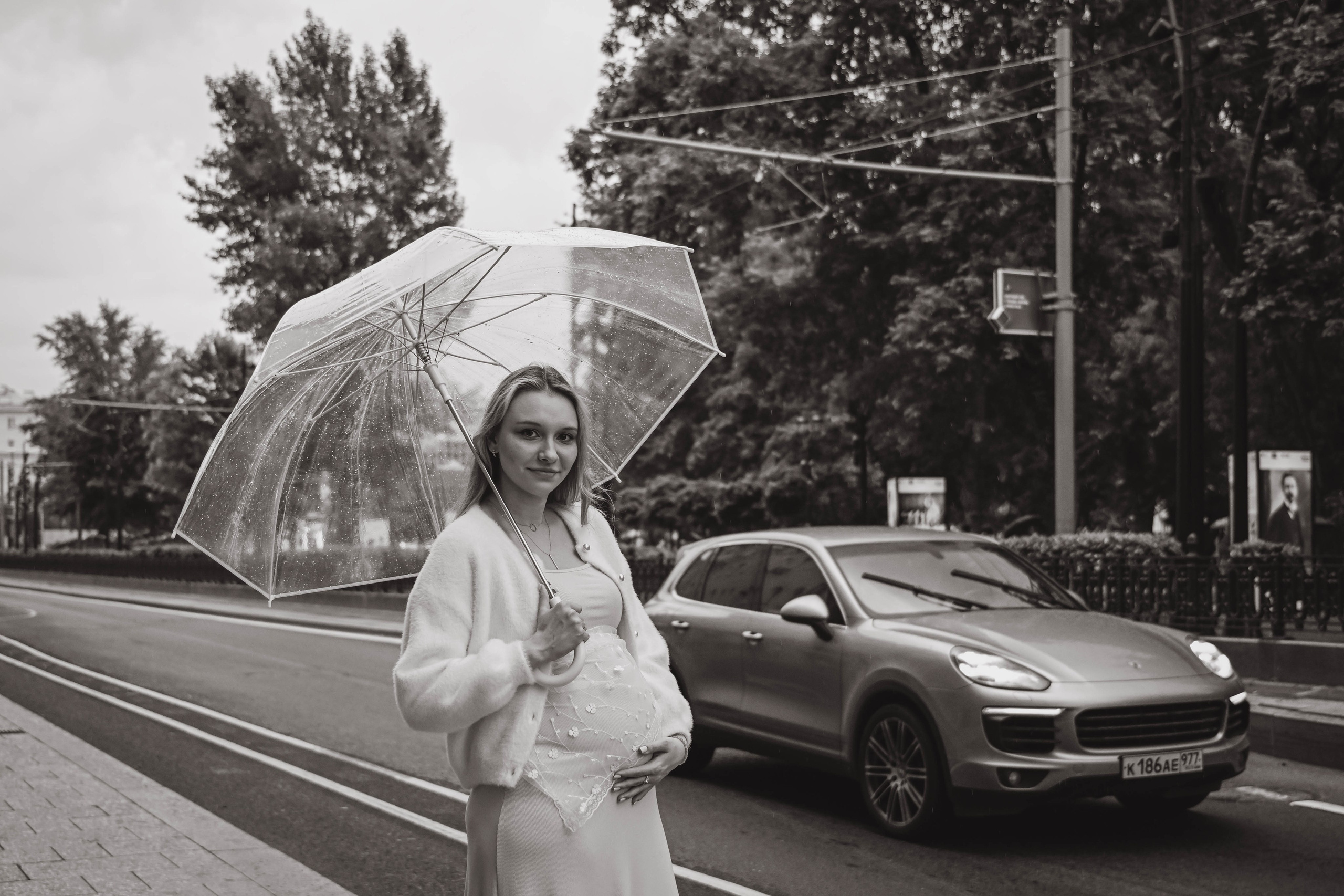 Даша и Леша прогулка в ожидании под дождем. Семейный фотограф Москва-Воронеж Ирина Вронская