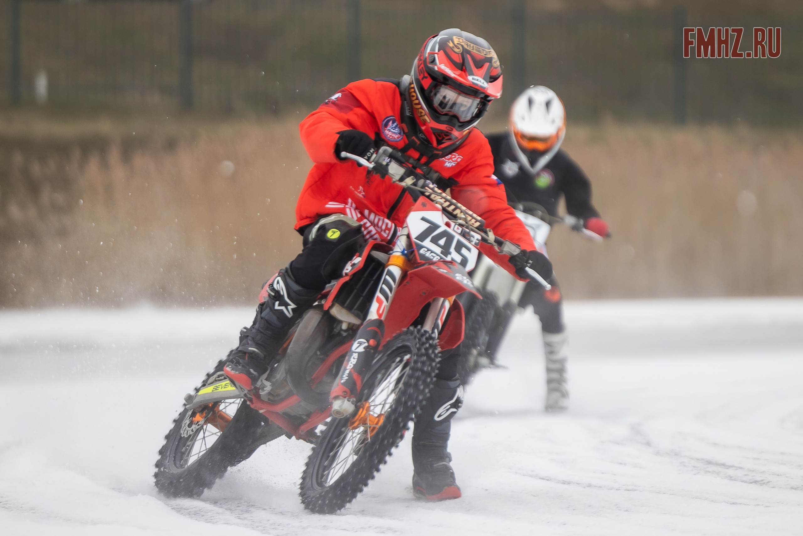 Первый этап Кубка МФР по мотокроссу на льду Большого Крылатского пруда в Москве. 8 февраля 2025 г. Фотограф Владимир Охрименко