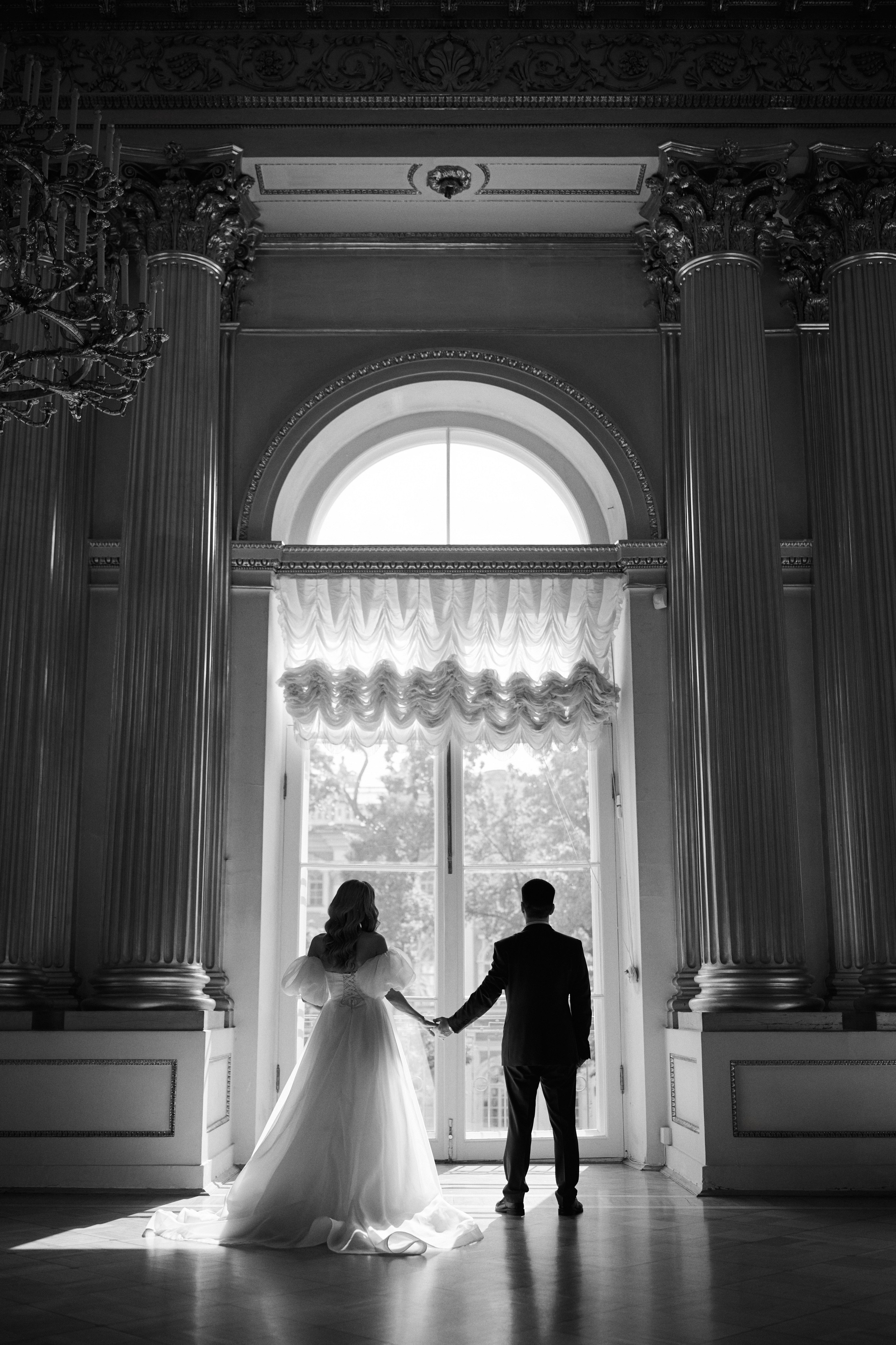 Свадебная фотосессия для пары в Эрмитаже – фотограф на свадьбу в Санкт-Петербурге