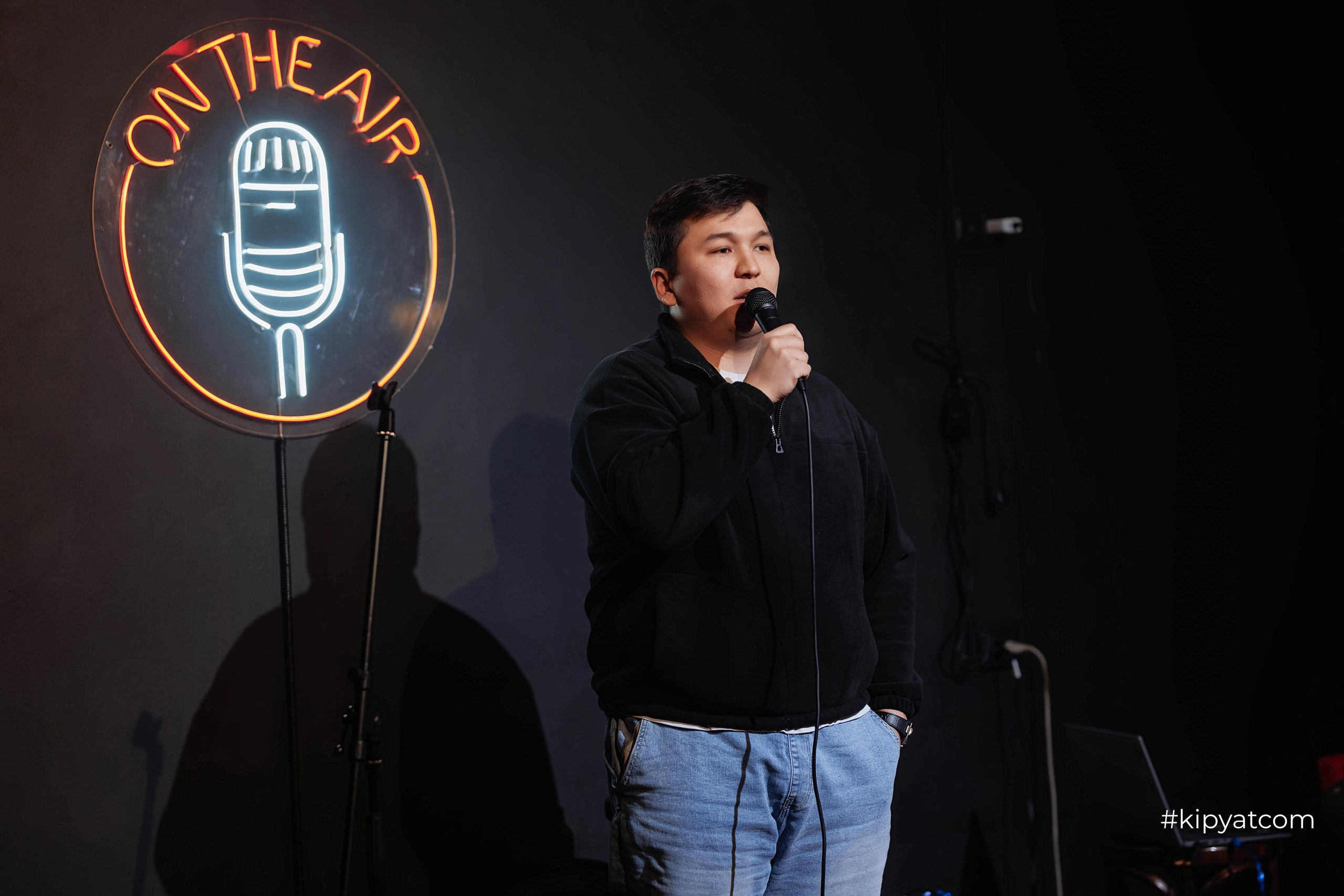 Сольный стендап концерт Александра Меркуль