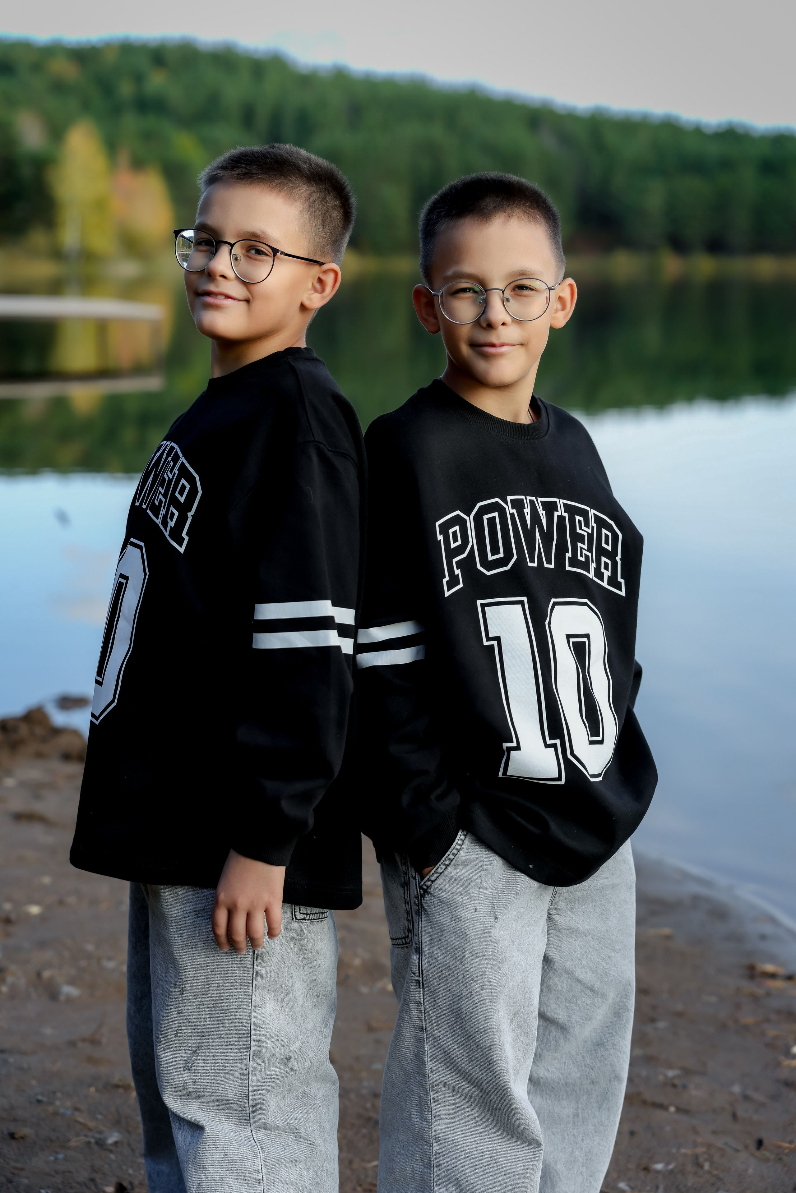 Семейная осенняя прогулочная фотосессия 2025