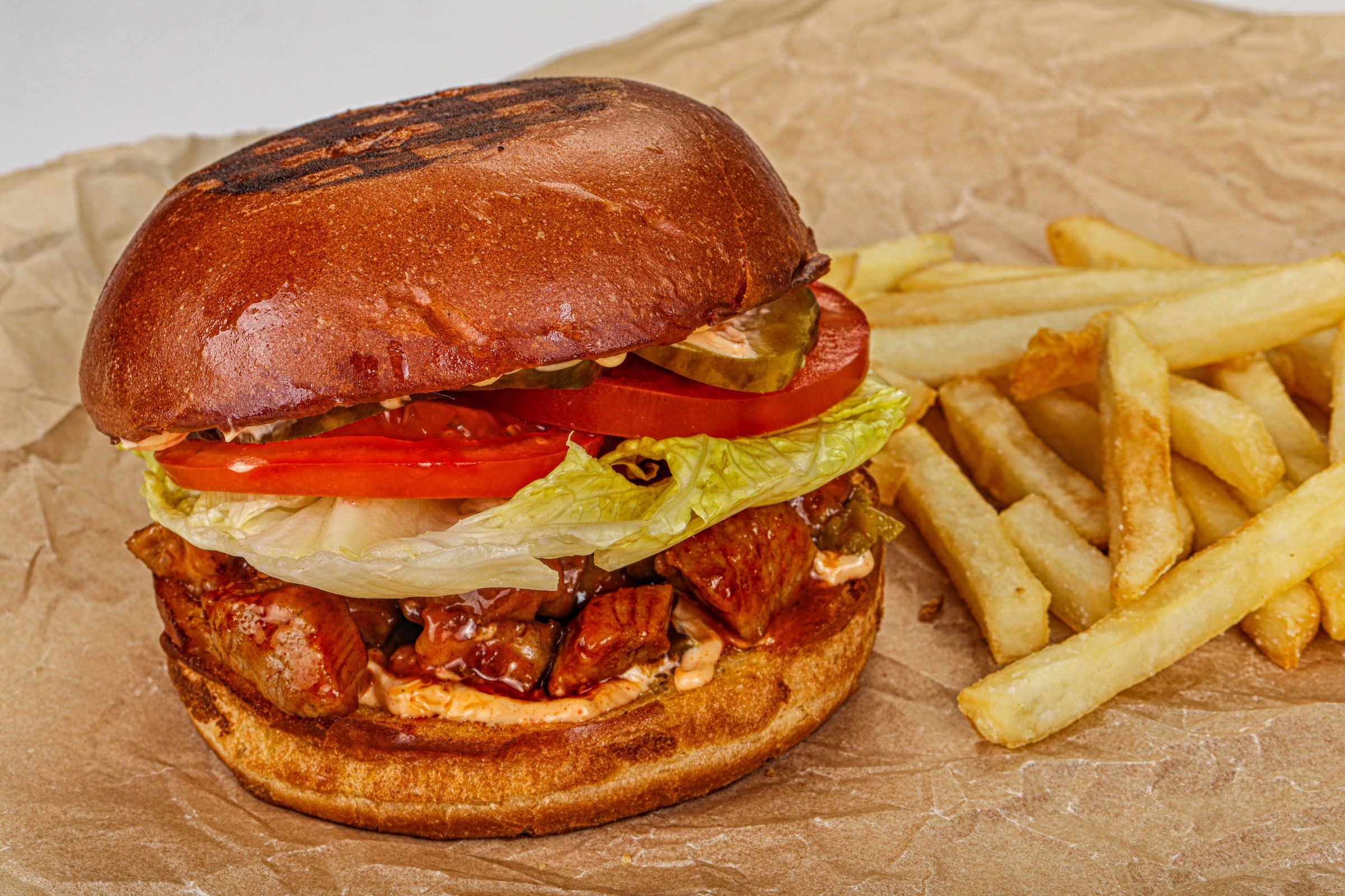 Фотосъемка бургеров и гамбургеров. Заказ по тел.: +7 (906) 006-90-22. Фуд-фотограф Андрей Старостин — съемка еды в Москве. 9000 руб. в час