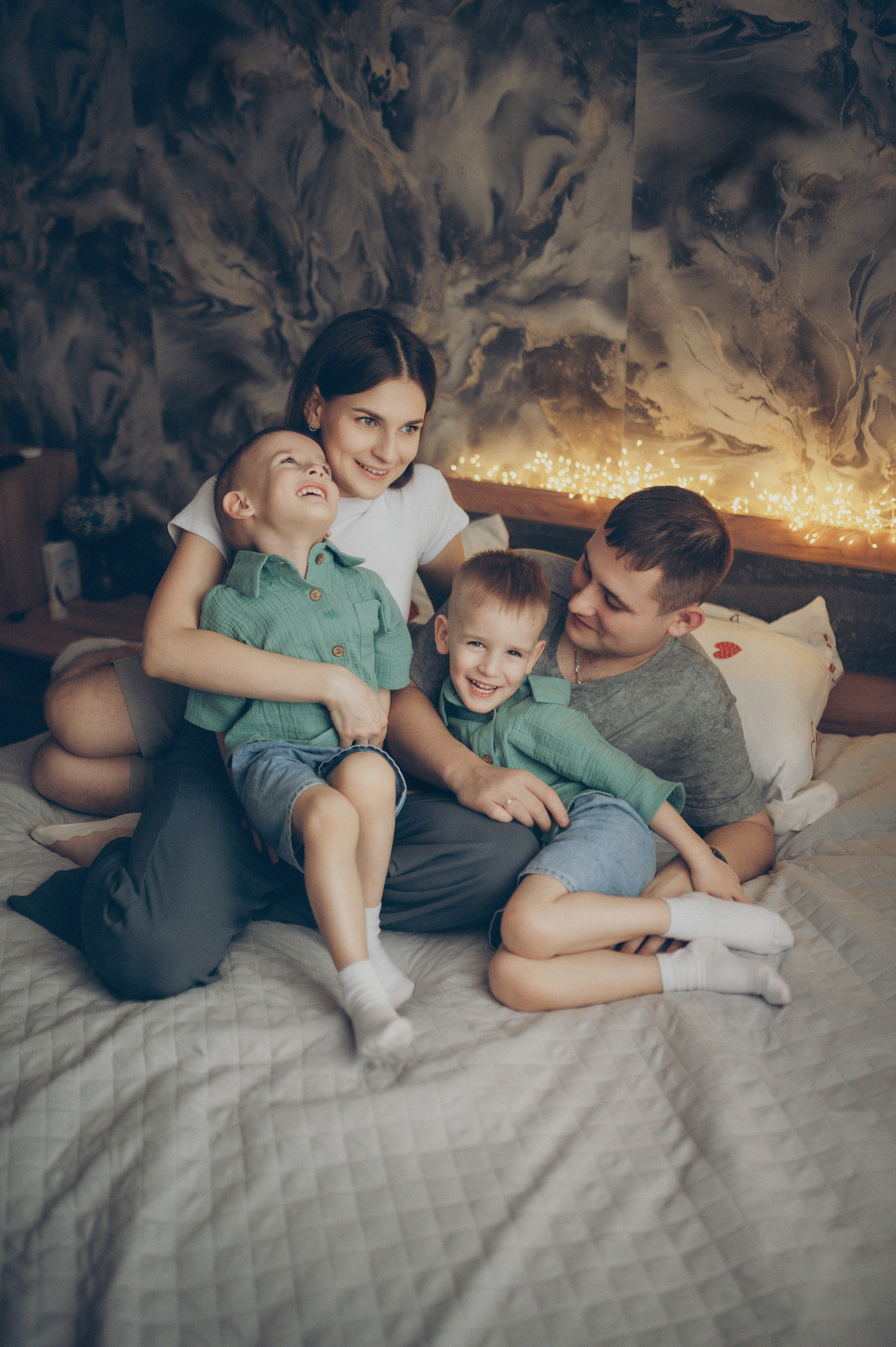 Миша и Тимофей (новогодняя домашняя). Фотограф, г. Лесной Свердловской области