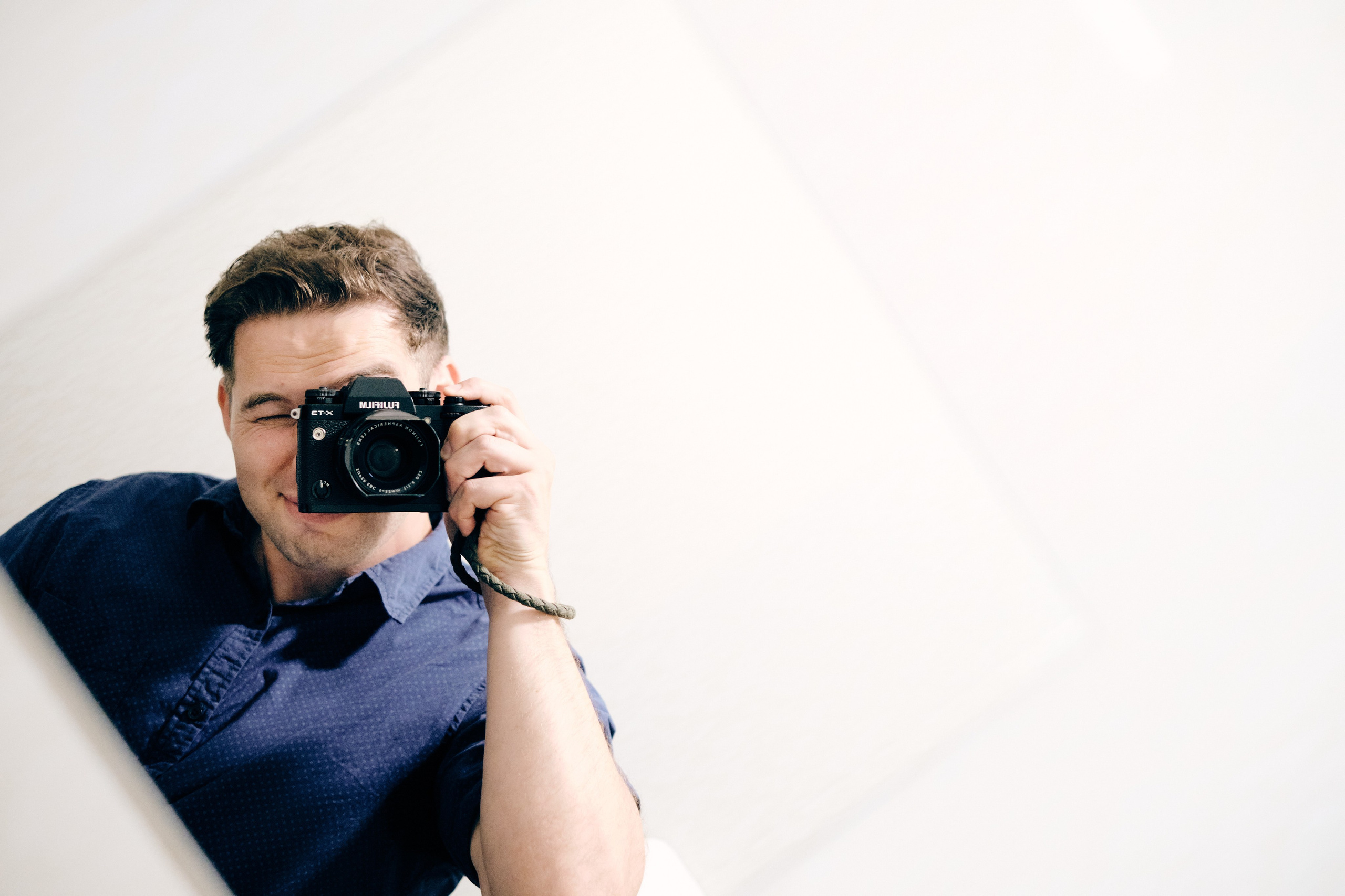 Привет! Меня зовут Слава Кравец, я репортажный фотограф в Московском регионе