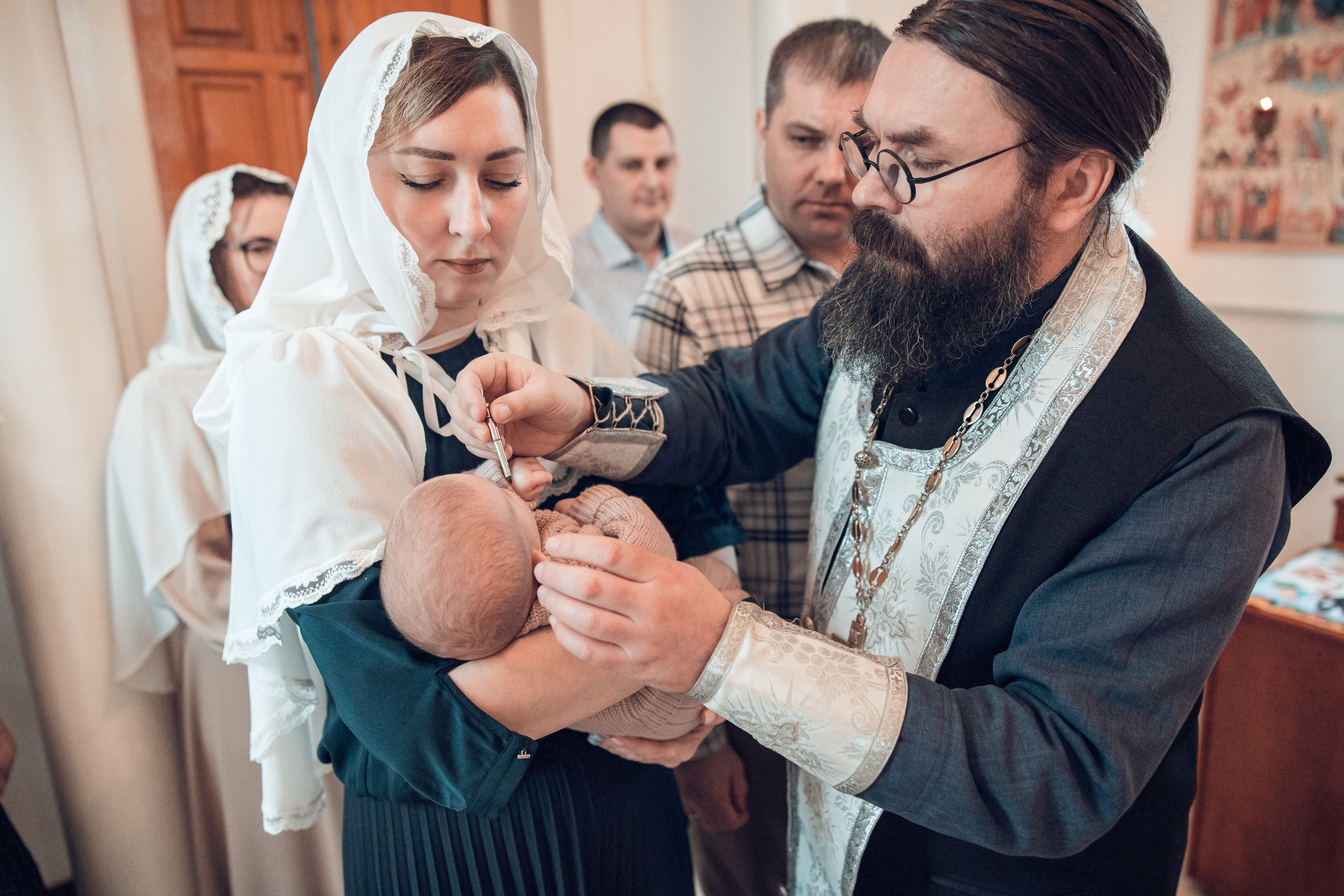 Таинство Крещения Виктории. Церковь Казанской иконы Божией Матери в Вышетравино. Семейный фотограф в Рязани и Рязанской области