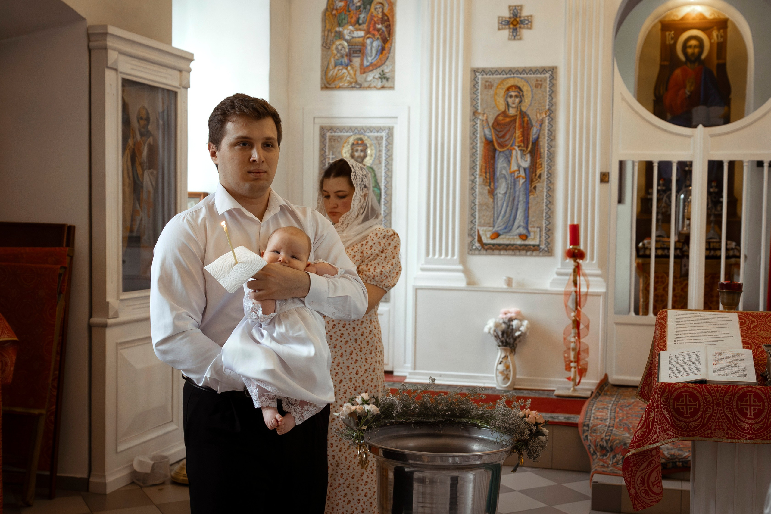 Таинство Крещения младенца в храме свв. Бориса и Глеба в Белкино (г.Обниск, Калужская обл.). Надежда Стар семейный и церковный фотограф в Жукове и Калужской области
