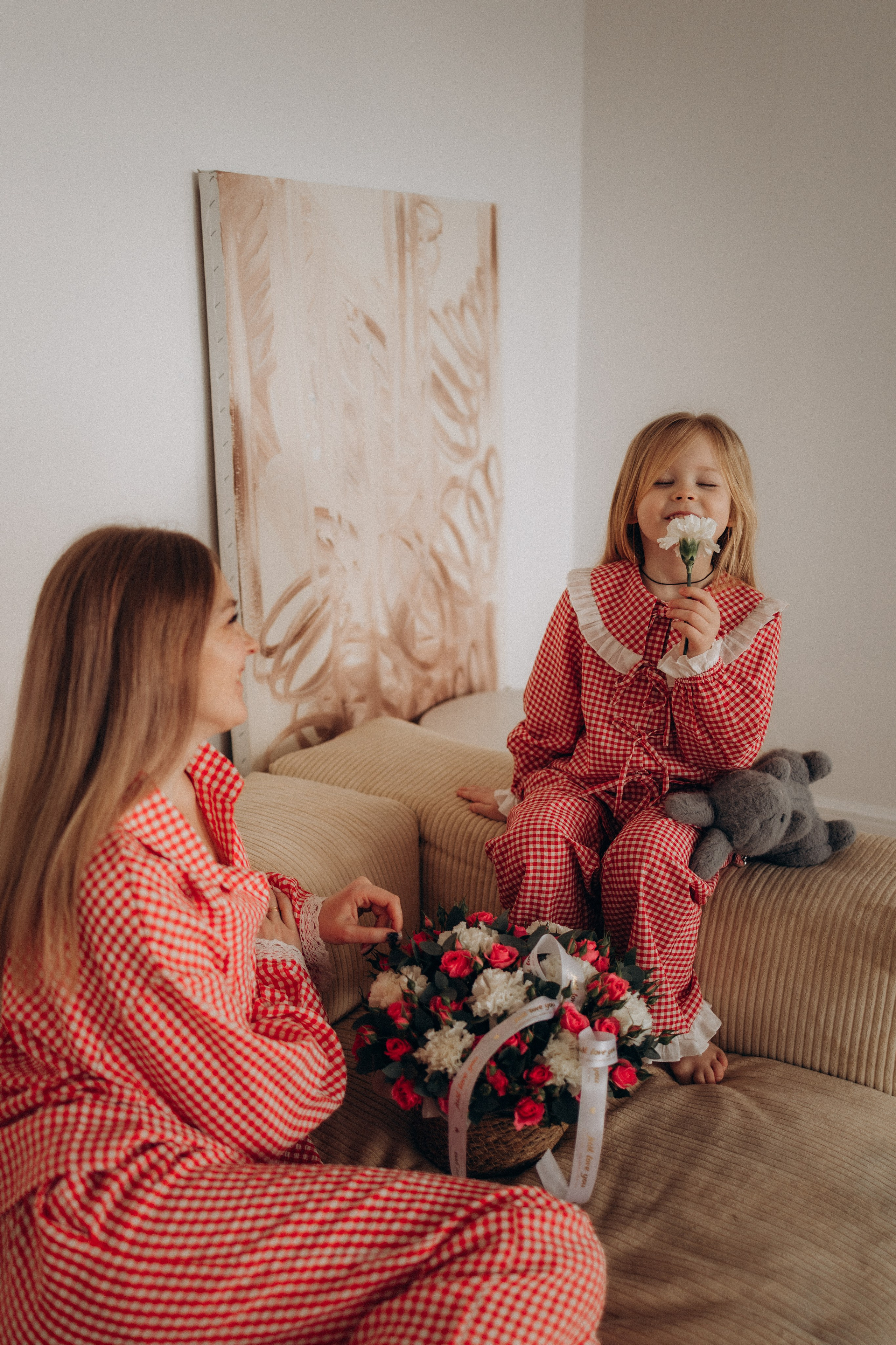 Та самая милая фотосессия мамы и доченьки в студии (февраль, 2026г), г. Обнинск (Калужская обл.). Надежда Стар семейный и церковный фотограф в Жукове и Калужской области
