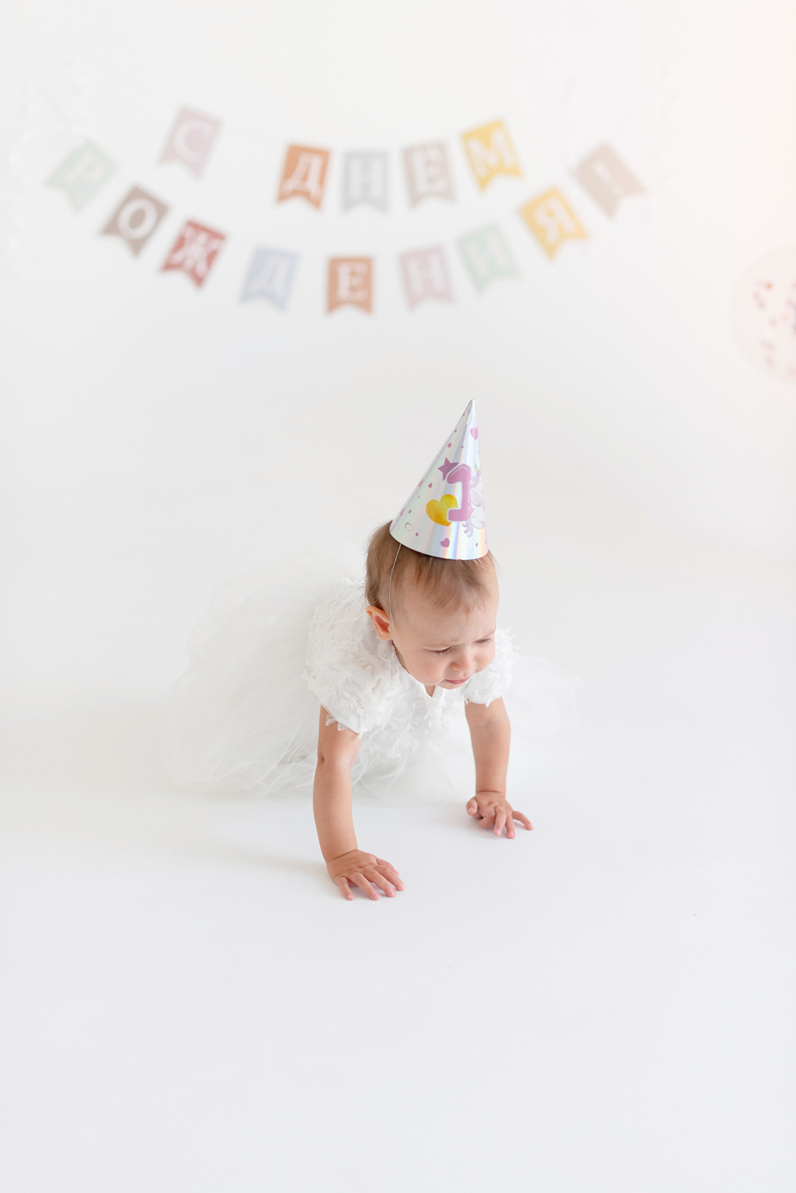 Фотосессия дня рождения ребёнка в фотостудии, тортики, воздушные шарики, мыльные пузыри, профессиональная детская фотография в Сургуте и Нефтеюганске.