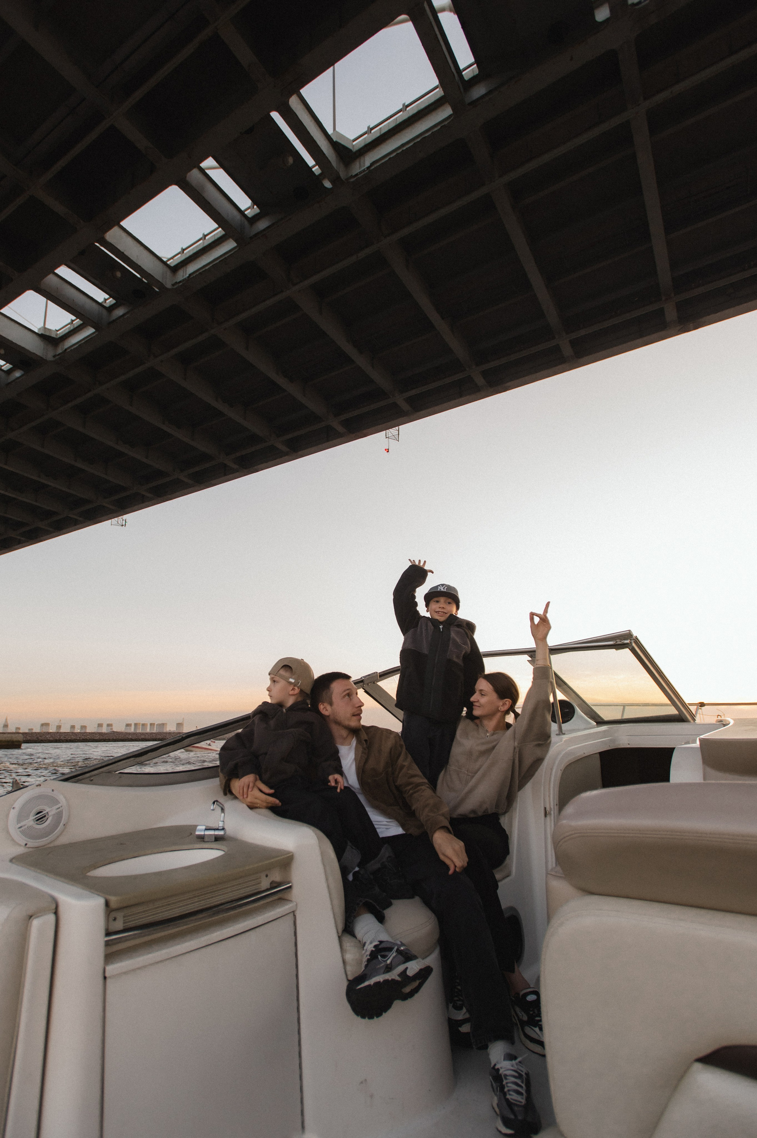 Семейная фотосессия на катере в Санкт-Петербурге. Свадебный и семейный фотограф в Санкт-Петербурге Татьяна Пастухова