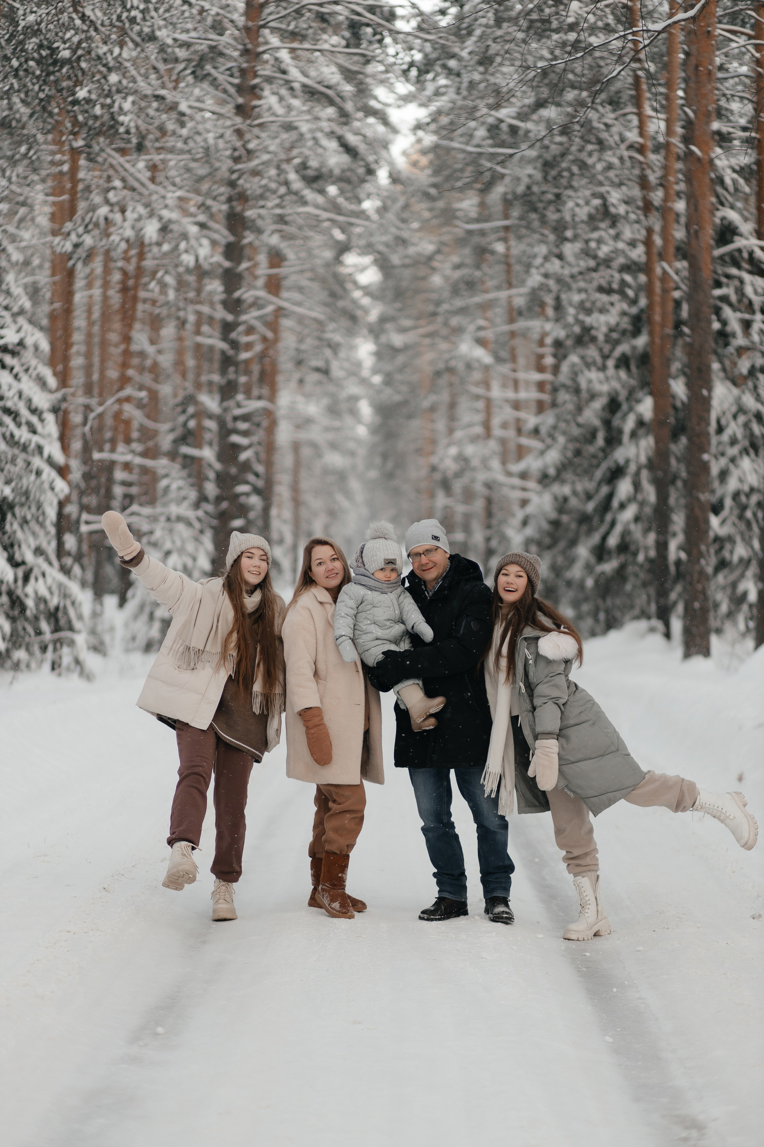 Надя, Оксана, Рудольф, Настя и Савелий. Свадебный фотограф Чайковский