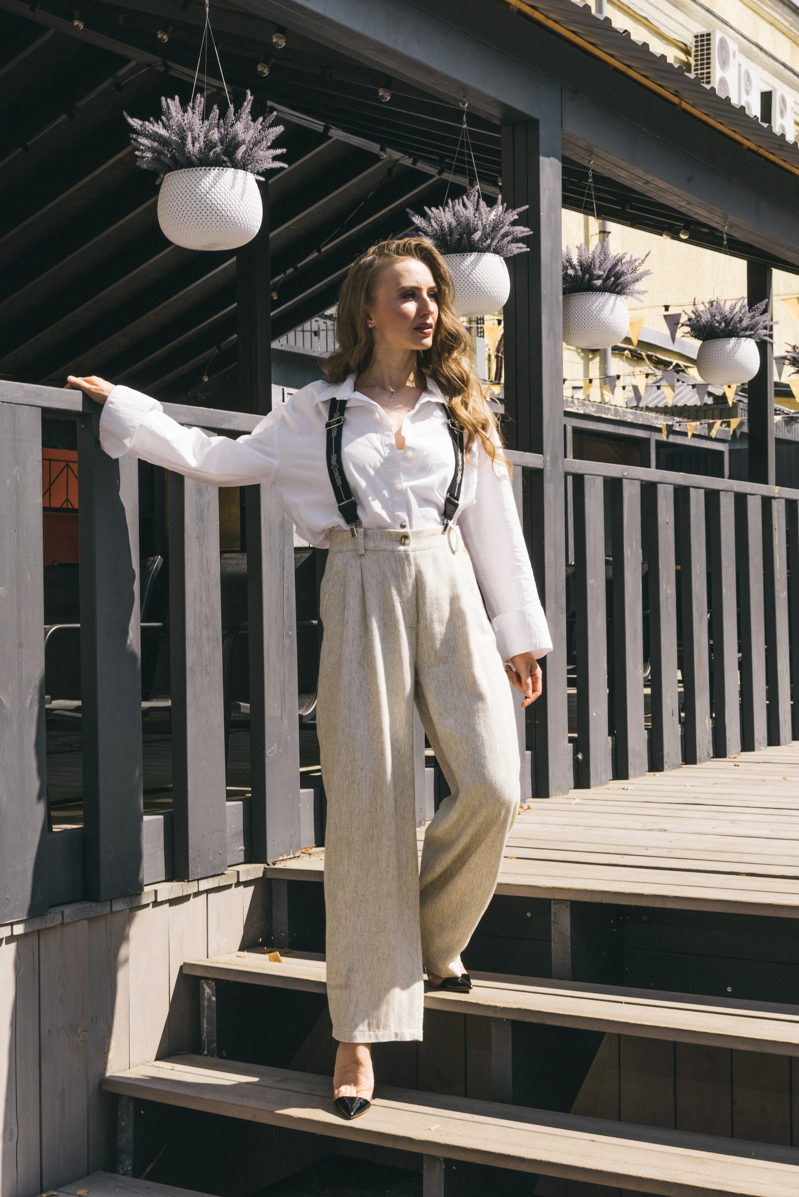 Ищете стильную городскую фотосессию для девушки в Москве? Профессиональный фотограф поможет создать модные, живые фото