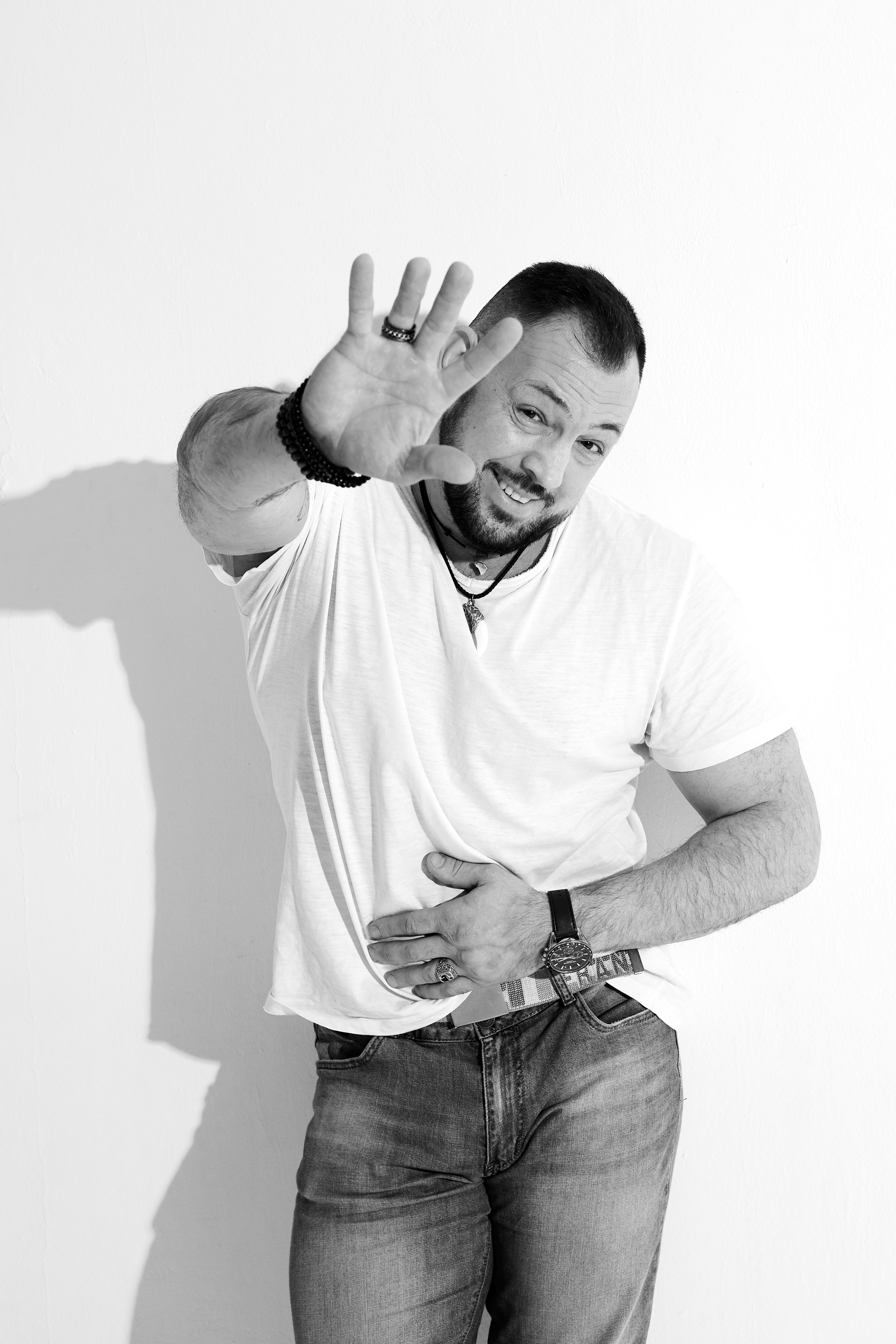 В студии (ЧБ)