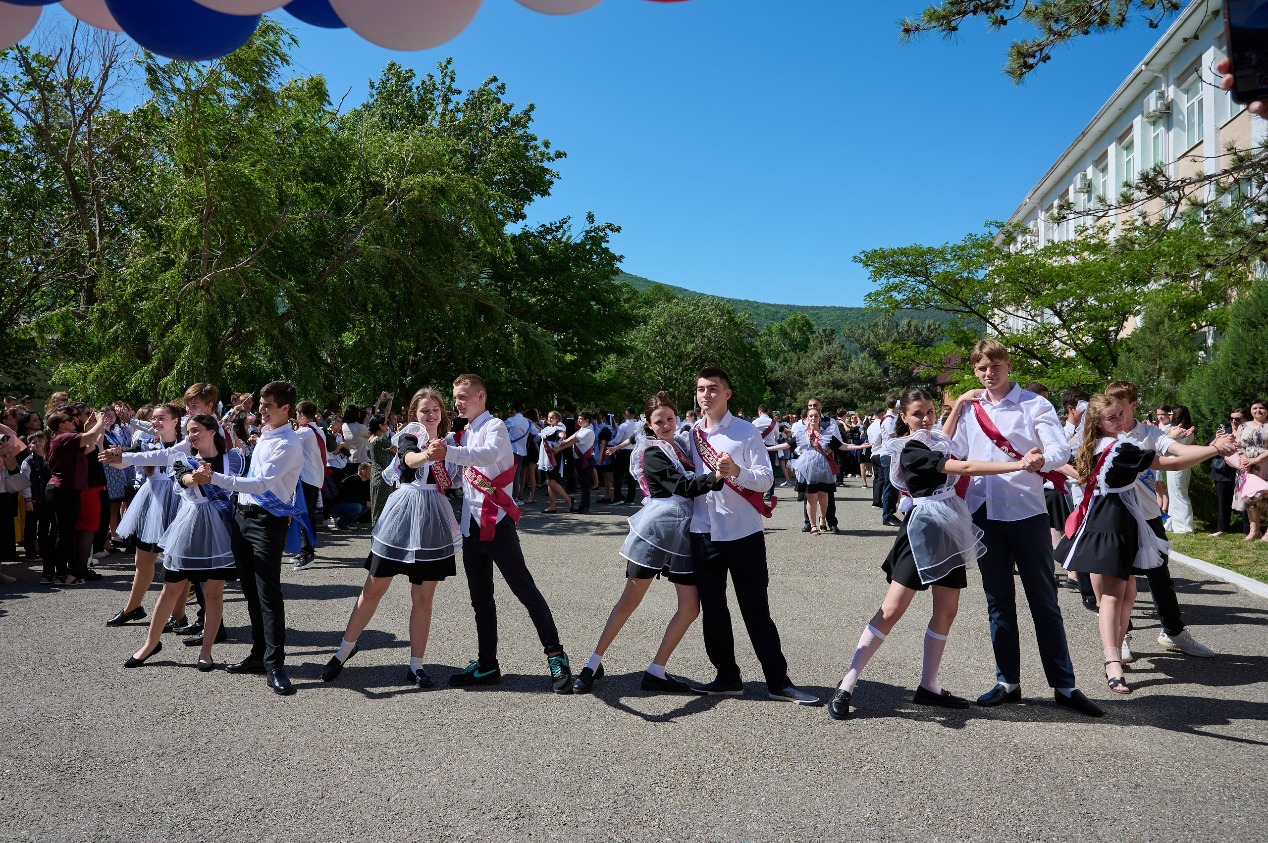 Последний звонок. Жизнь курорта Кабардинка в фотографиях