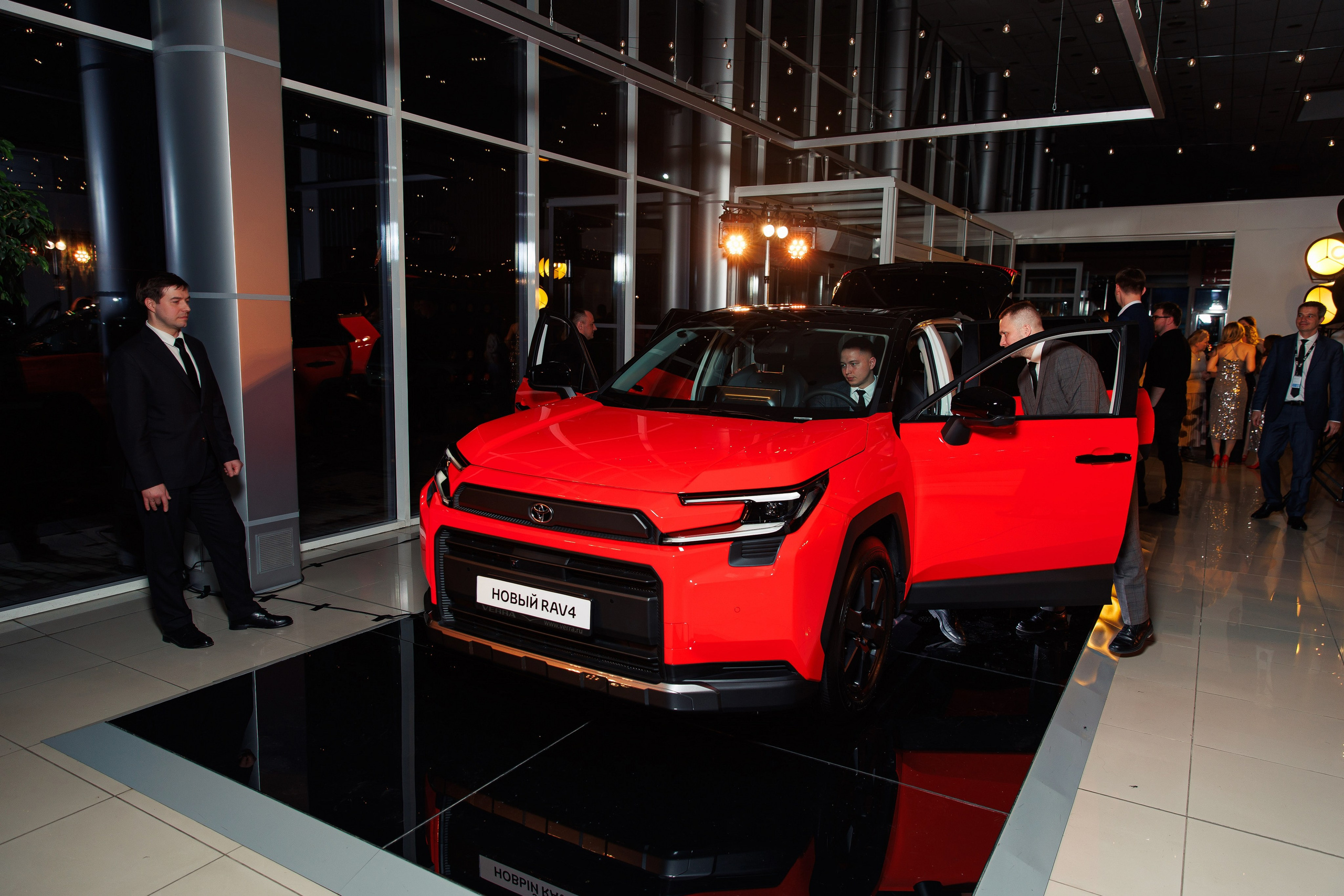 Презентация новой Toyota RAV4. Репортажный и свадебный фотограф в Уфе Павел Кожевников