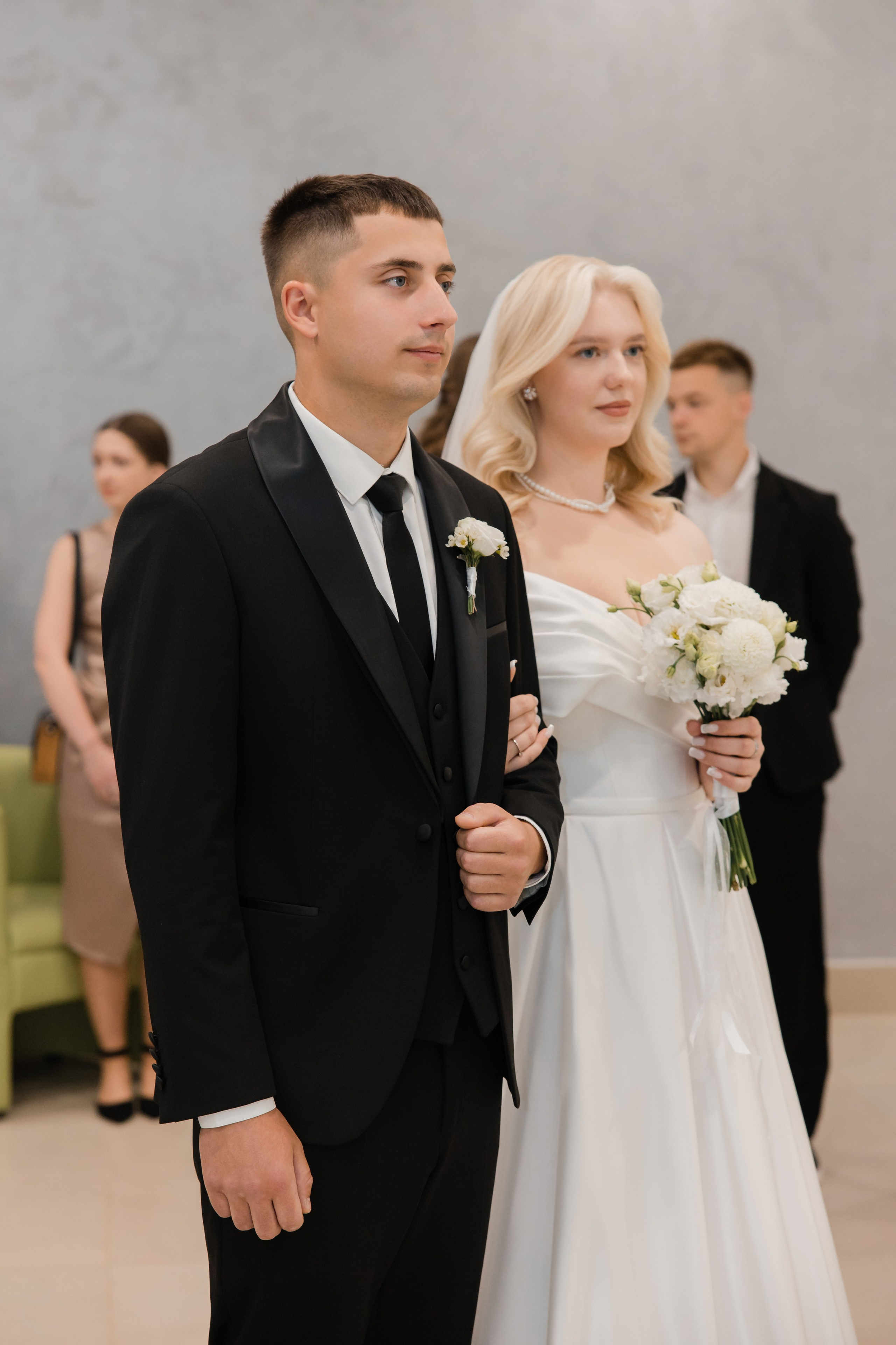 Отдел ЗАГС Администрации Первомайского района. Видеосъемка и фотосъемка свадеб. Фотограф и оператор на свадьбу. Видеосъемка подкастов, собственная видео-фотостудии. Предметная фотосъемка