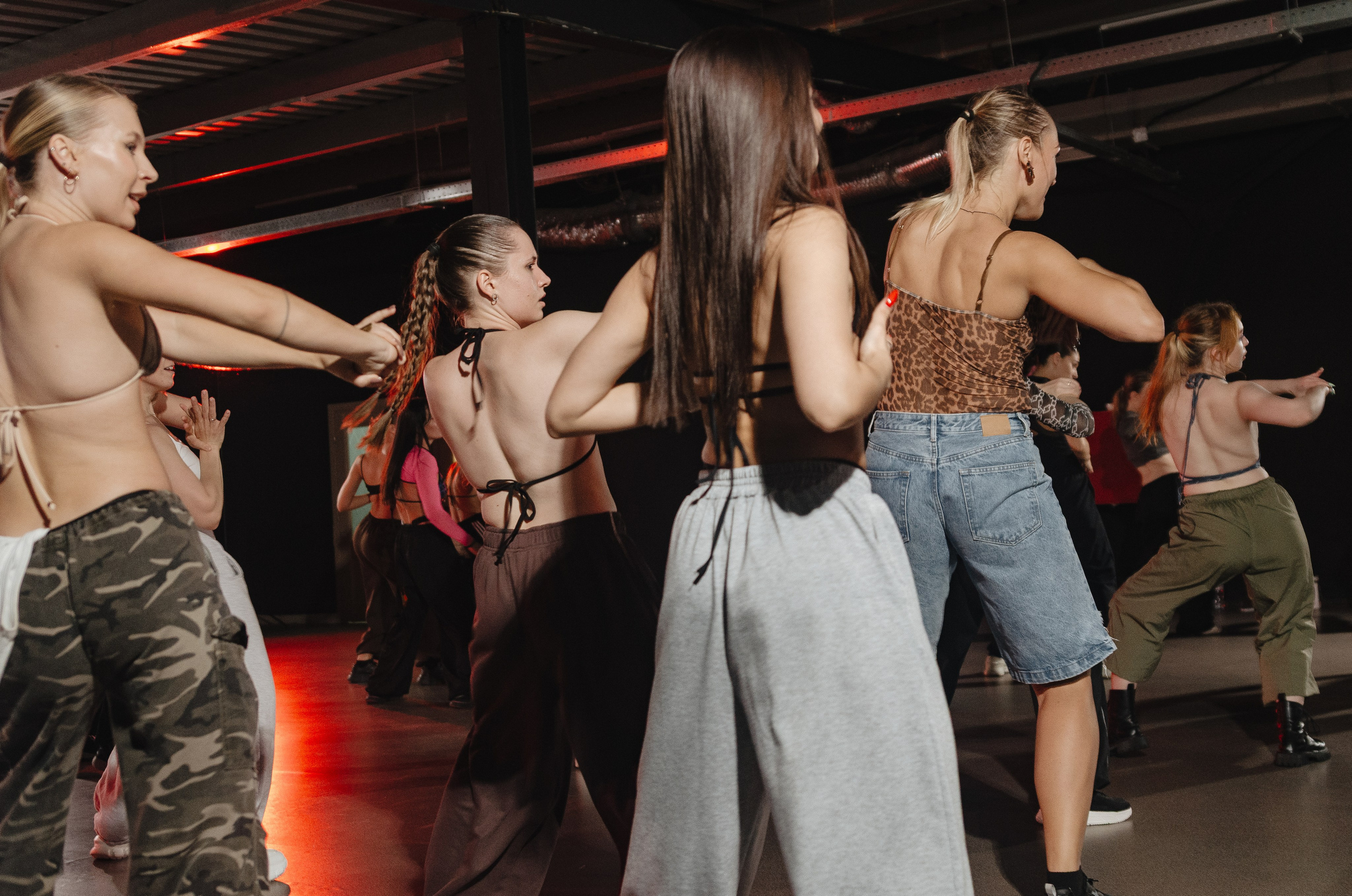 Мастер-классы по High Heels/Girly hip-hop от Оксаны ATTA. Денисова Аля — фотограф для парных съемок и индивидуальных историй в Барнауле