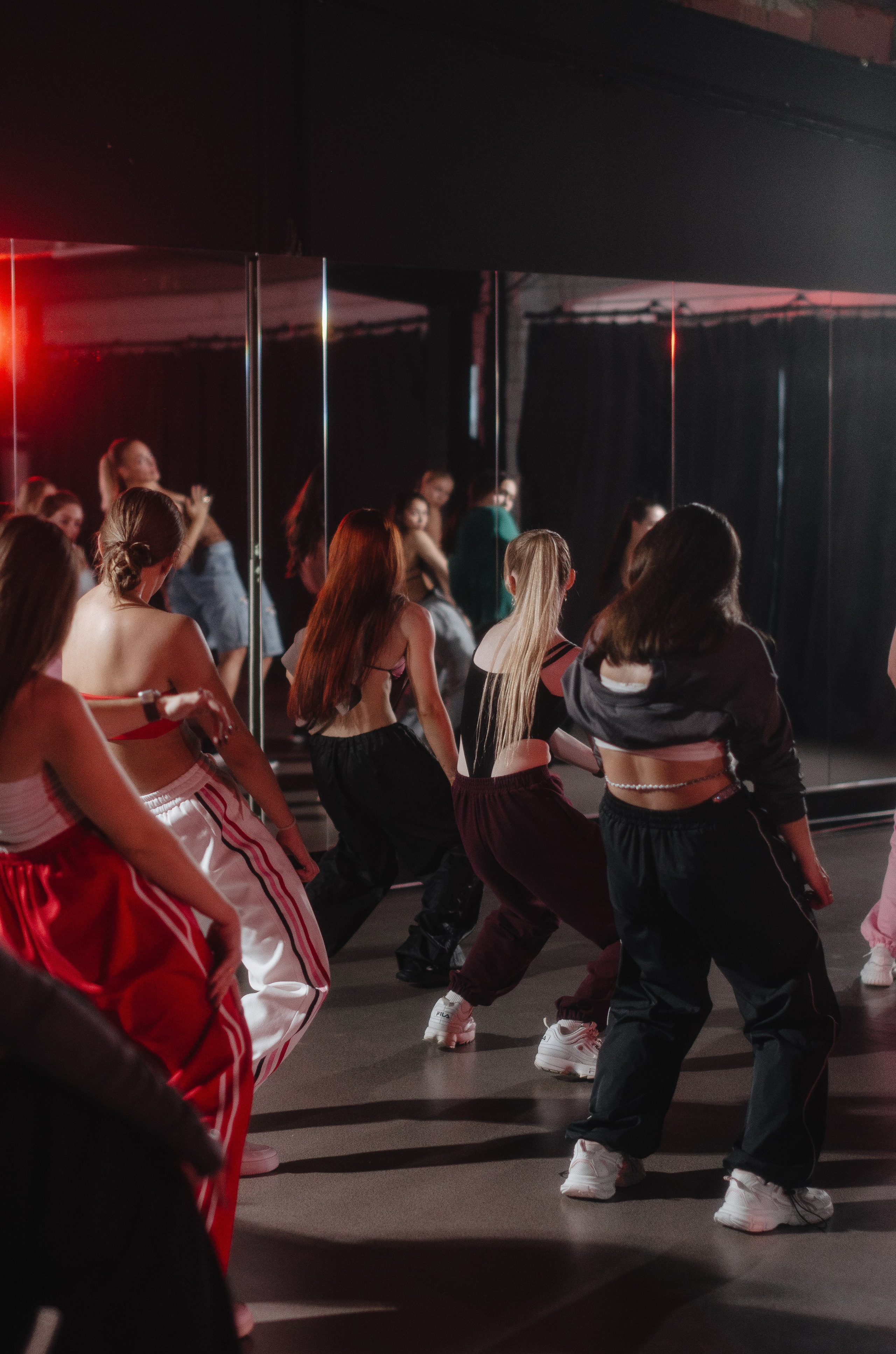 Мастер-классы по High Heels/Girly hip-hop от Оксаны ATTA. Денисова Аля — фотограф для парных съемок и индивидуальных историй в Барнауле