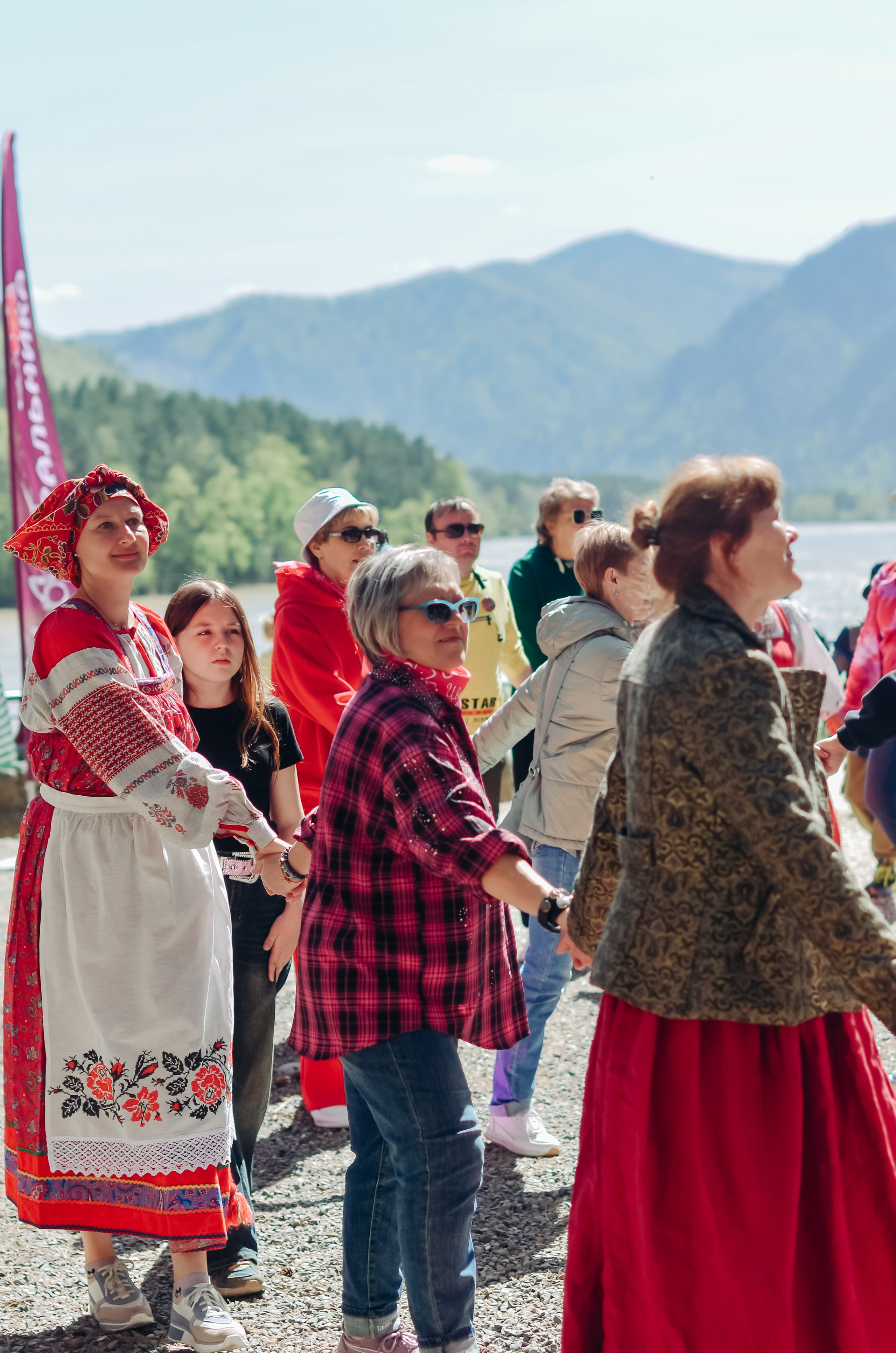 Фестиваль «Цветение Маральника на Алтае 2025». Фоторепортаж. Денисова Аля — фотограф для парных съемок и индивидуальных историй в Барнауле