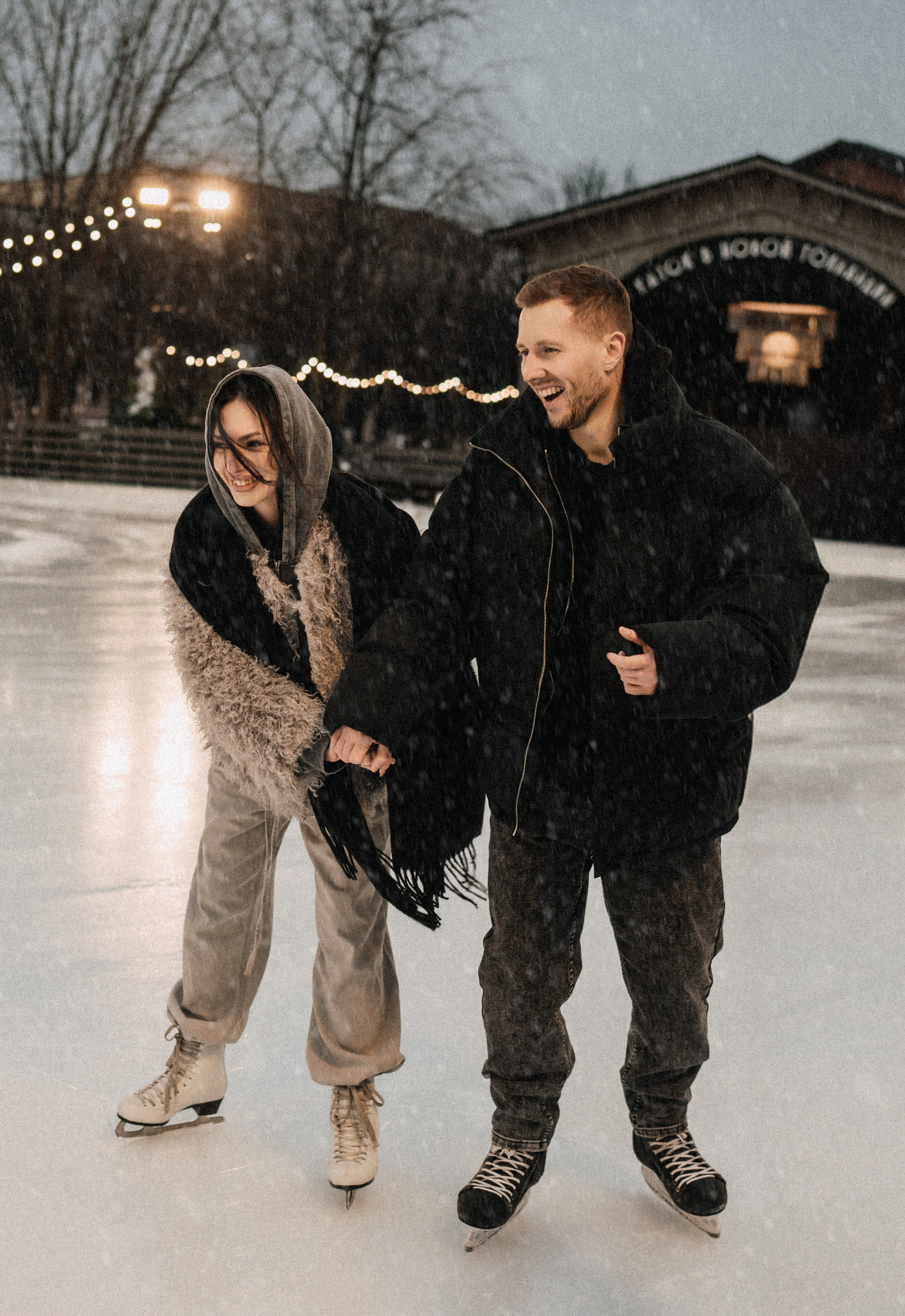 Парная фотосессия на катке. Федосова Елизавета - фотограф Санкт-Петербург. Фотосессия Новая Голландия.