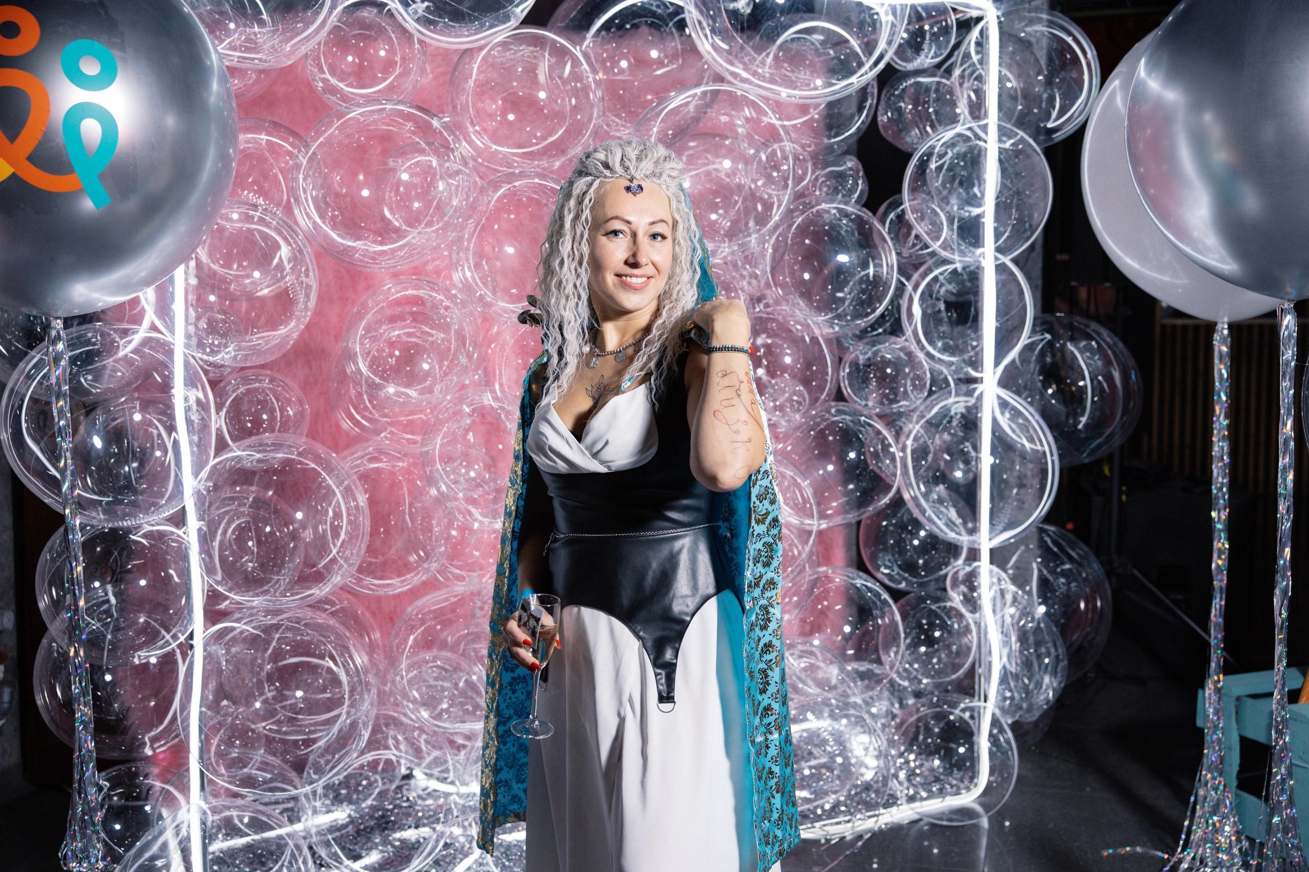 Соседи, Тусец. Фотограф Эдуарда Титанян