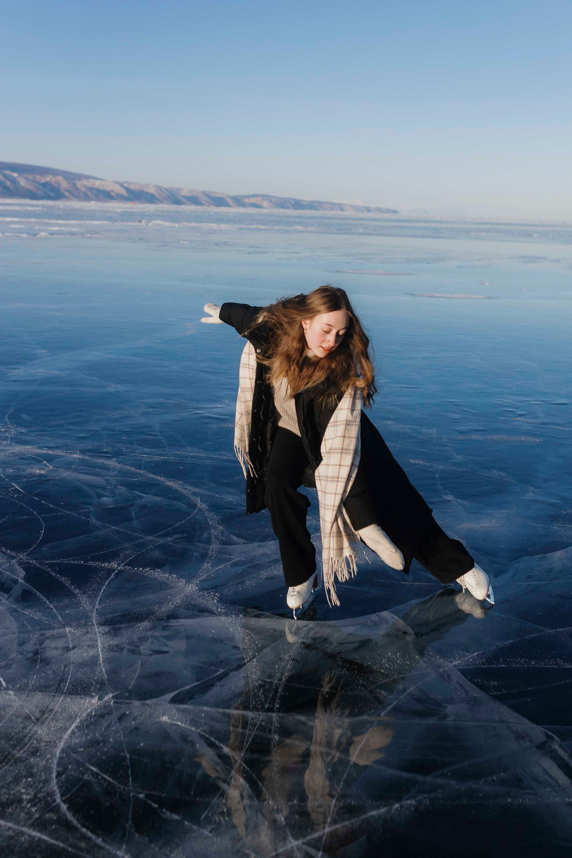 Самый большой каток в мире. Фотограф Ольхон, Регина