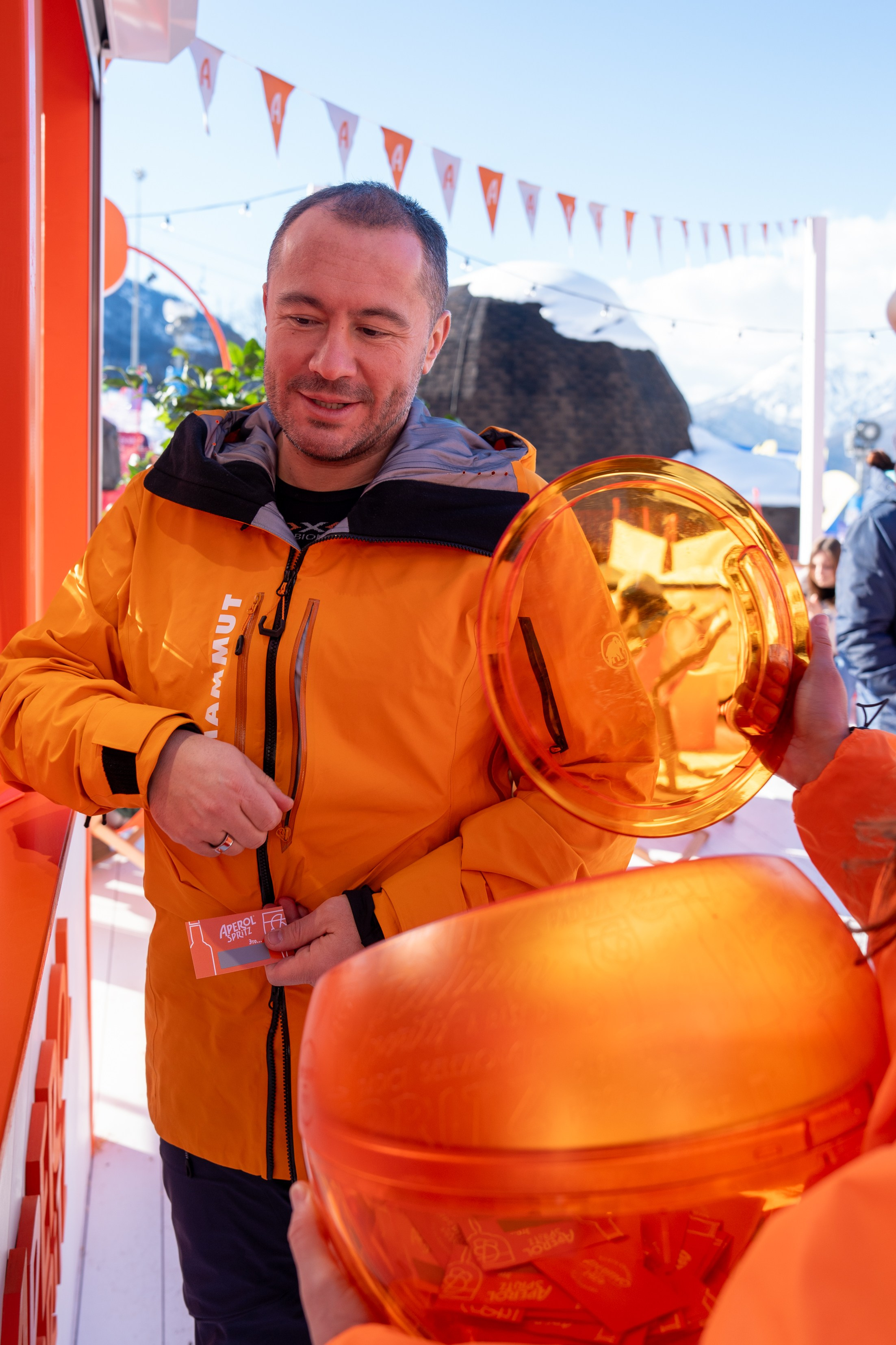 Фотоотчет партнерской интеграции Aperol Spritz на Роза Фест 2025. Репортажный фотограф в Красной Поляне и Сочи Павлюченко Екатерина