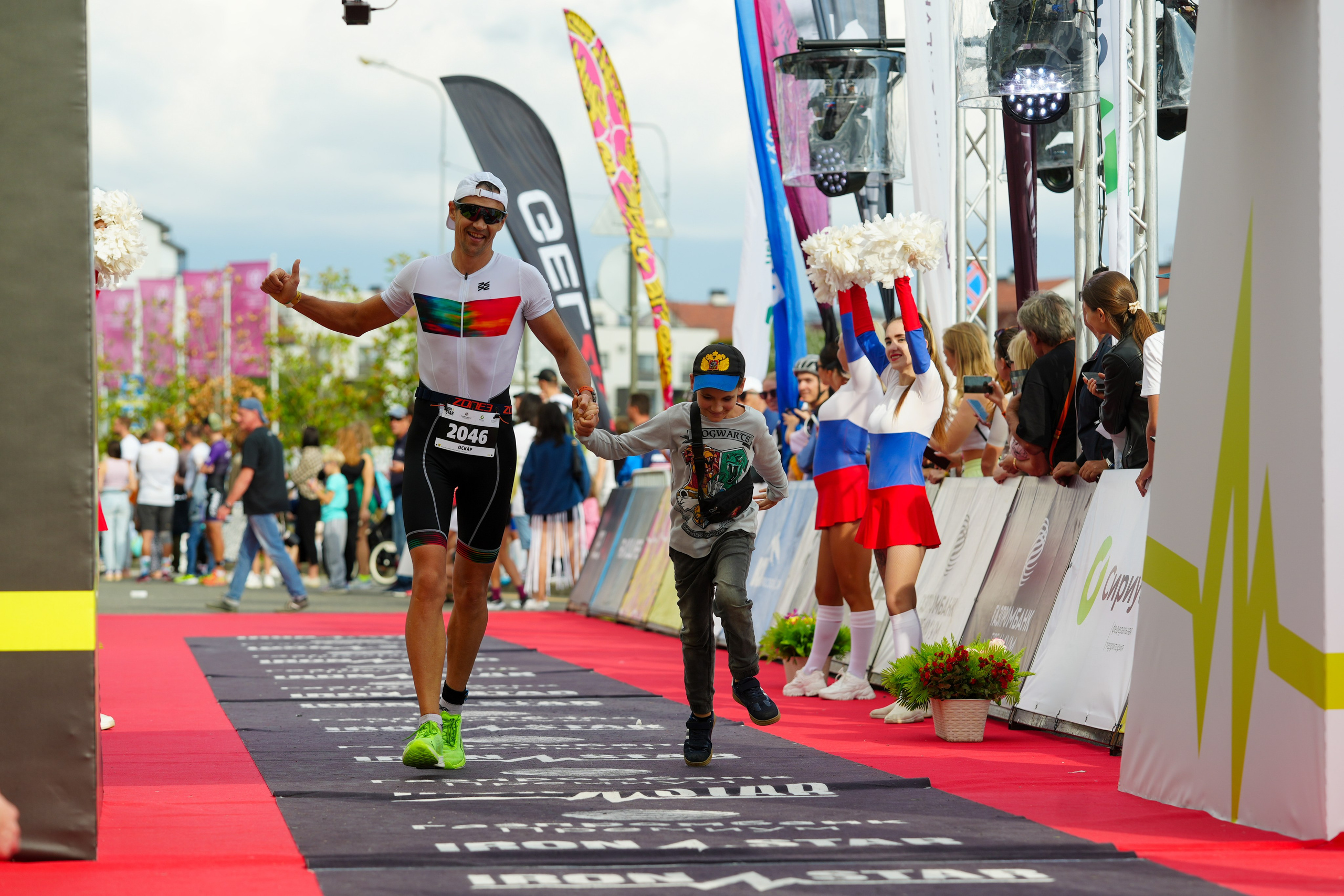 Фотоотчет партнерской интеграции для компании TELE2 на фестивале Ironstar. Репортажный фотограф в Красной Поляне и Сочи Павлюченко Екатерина