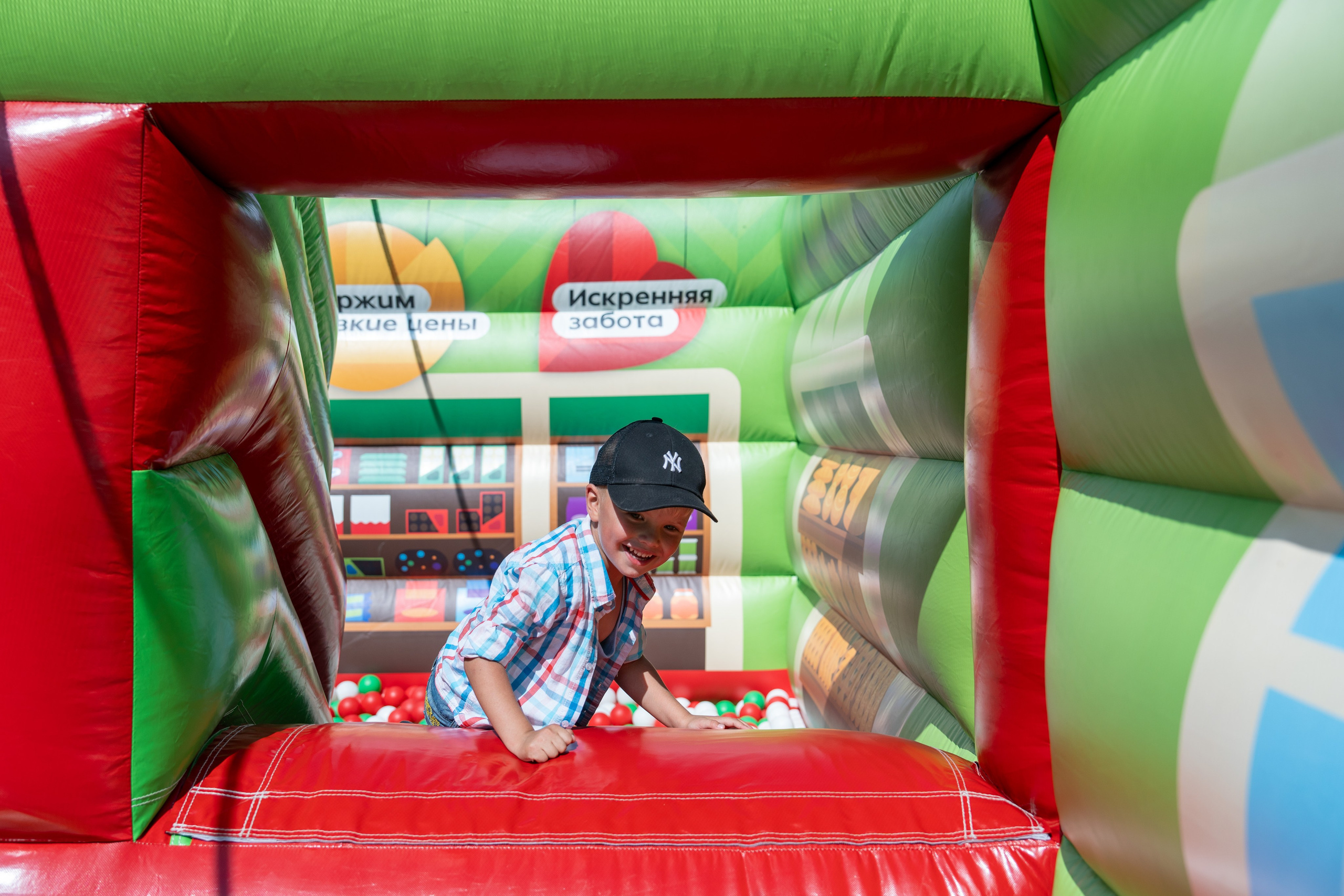 Фотоотчет партнеской интеграции для сети «Пятерочка» на фестивале «Grounded». Репортажный фотограф в Красной Поляне и Сочи Павлюченко Екатерина