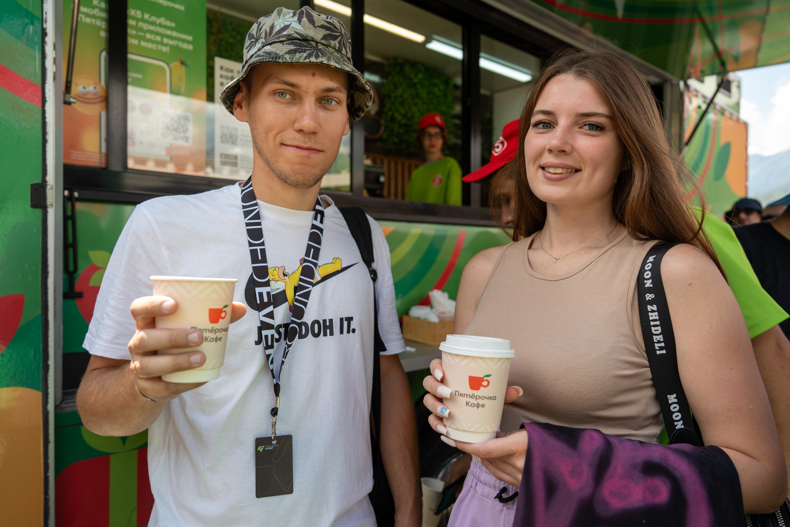 Фотоотчет партнеской интеграции для сети «Пятерочка» на фестивале «Grounded». Репортажный фотограф в Красной Поляне и Сочи Павлюченко Екатерина