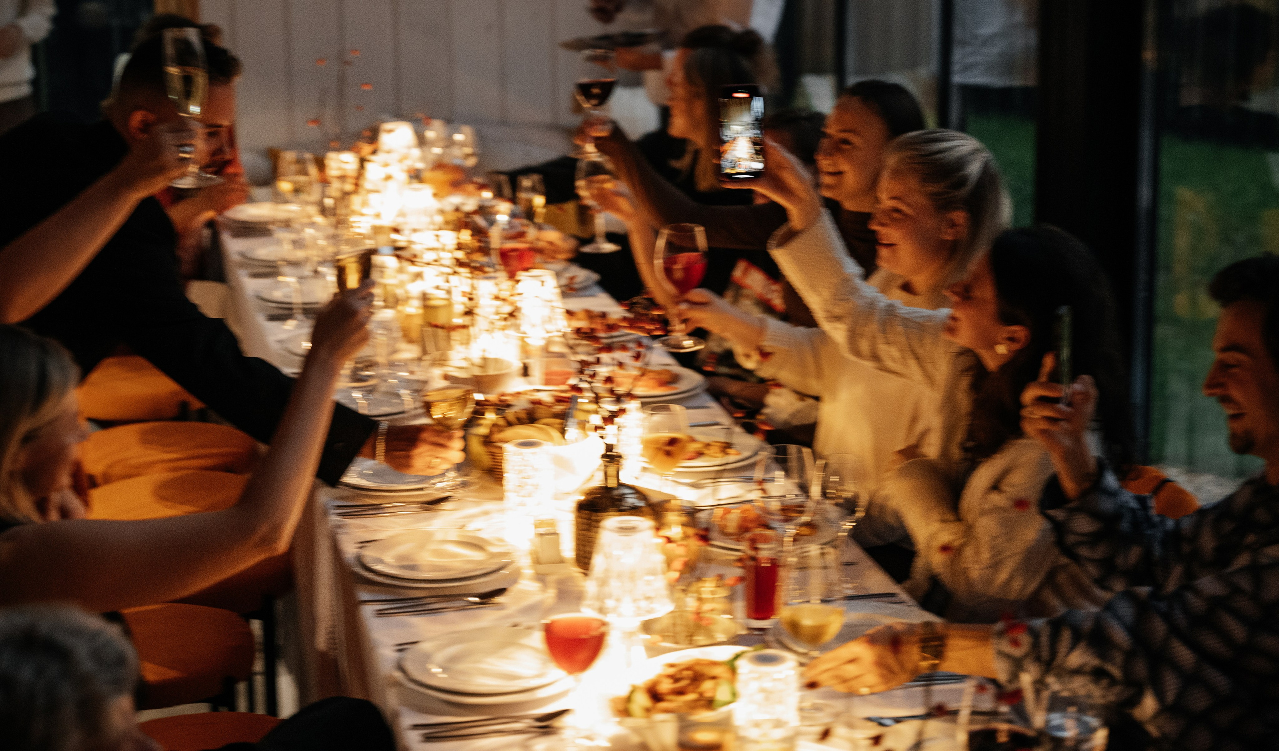 Невероятно атмосферный семейный ужин. Wedding photographer in Moscow and around the world Andrey Medvednikov