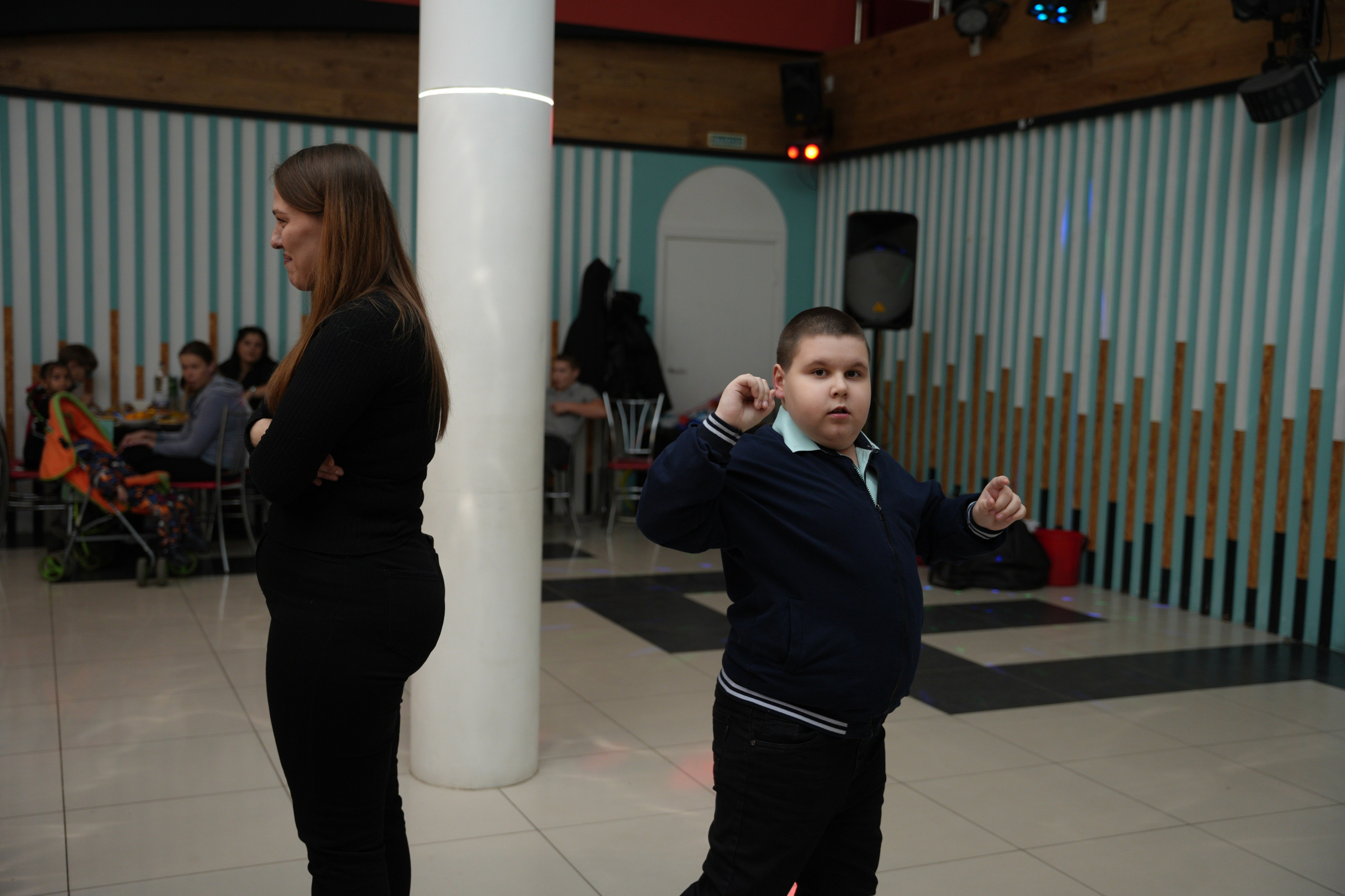 Социально —благотворительная акция «Ты в этом мире не один», посвященная Международному дню инвалидов. ВЫПУСКНЫЕ АЛЬБОМЫ, Школьный фотограф, семейный и свадебный в Саратове и области Ольга Плаксина