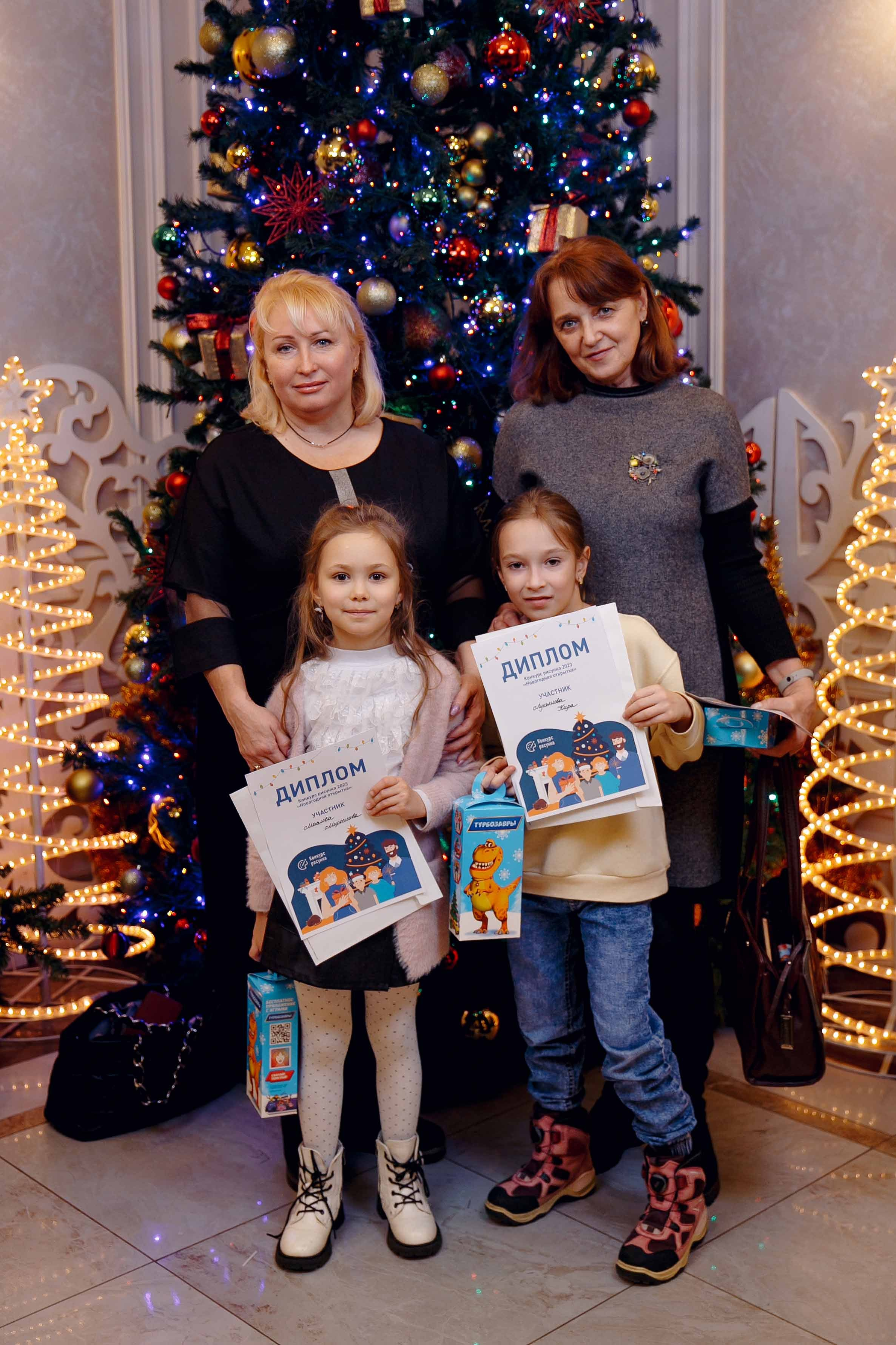 Елка в «Казармах» ТЮЗ. Ваш репортажный фотограф Артемий Антонов