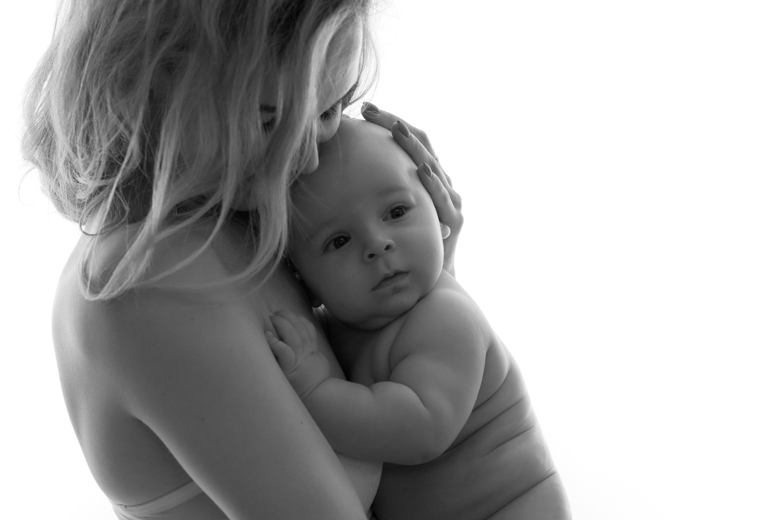 Семья Валерии - муж и двое детей. Мама с сыновьями. Фотостудия Алматы. Семейная и детская фотостудия Family studio.Фотограф Алматы