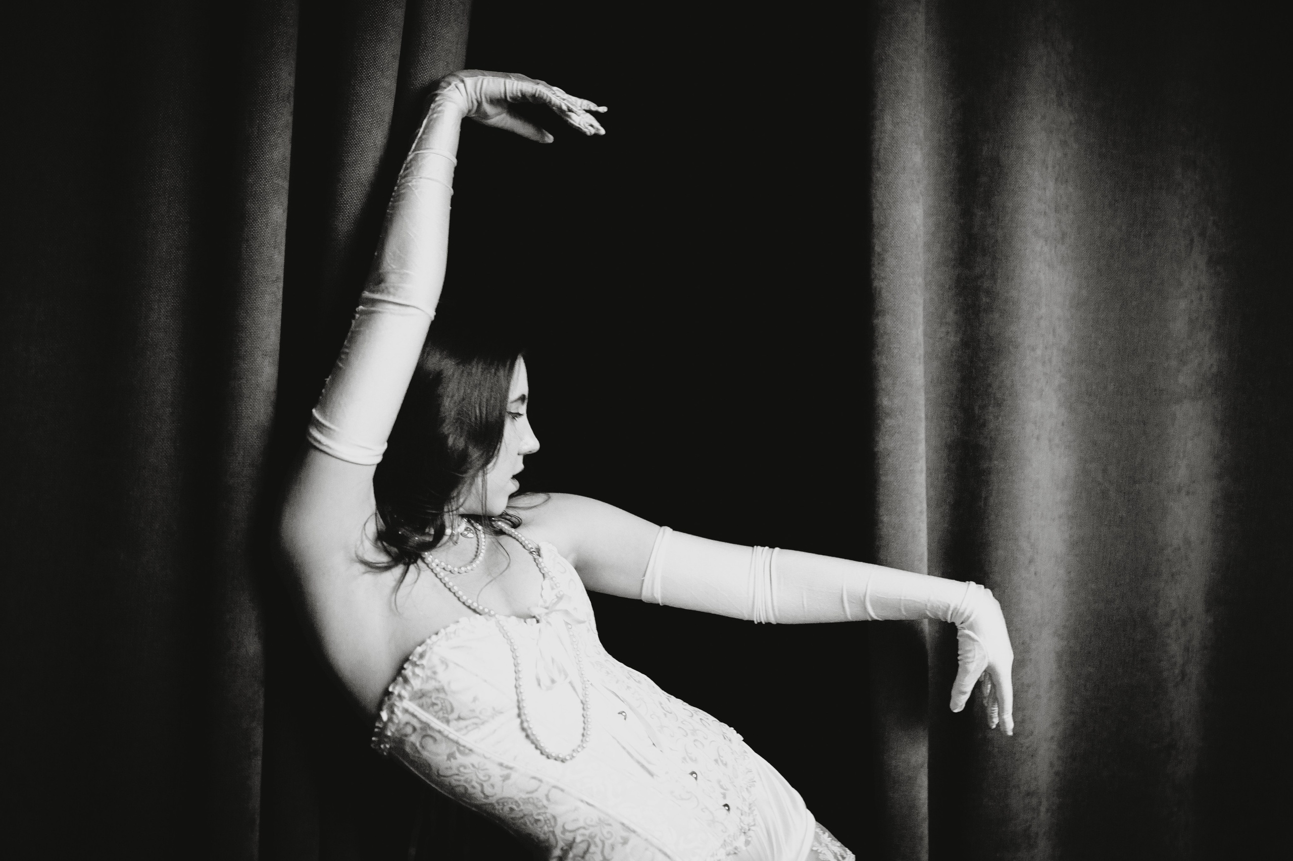 Танцуй. Сюрреализм. Чувственность. Арт-фотограф Крис Л. в Тобольске: портрет, семейные, свадьбы