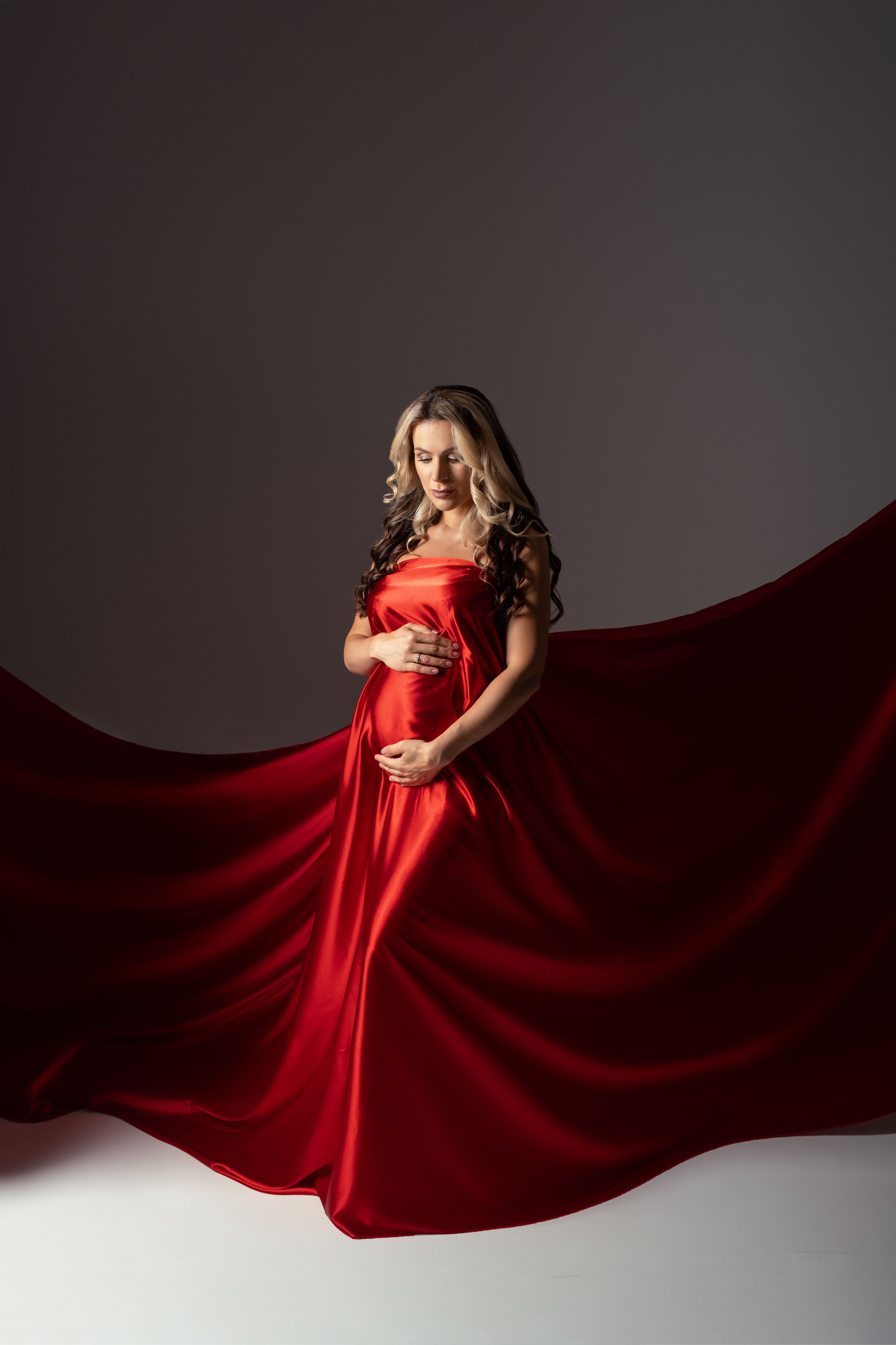 Фотосессия беременности с тканями. Фотограф беременности Демочкина Елена