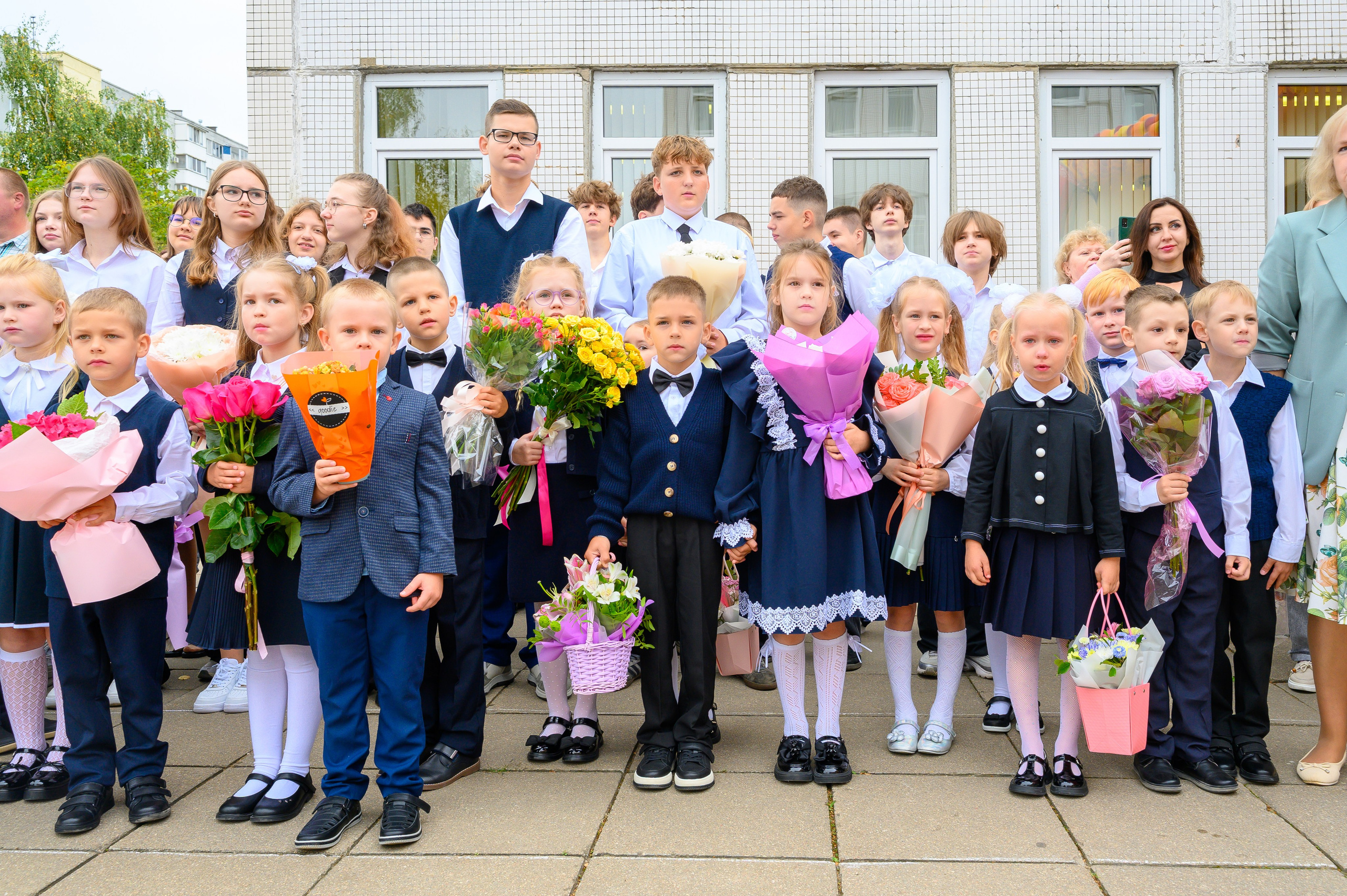 Вот звучит первый звонок, перед этим долгое приготовление к новому этапу в жизни, Яромир идет в школу. Фотоуслуги, услуги фотографа, фотографирование важных событий