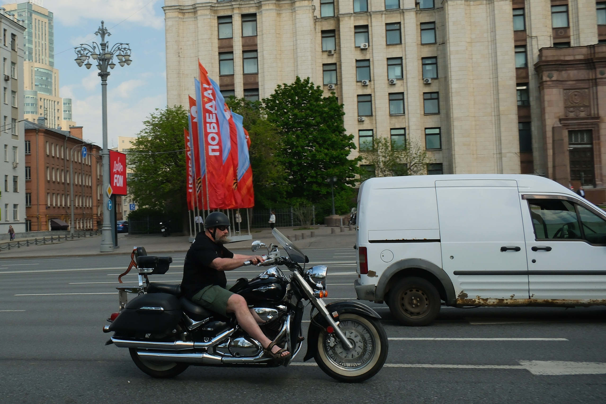 Улица, люди, жизнь…