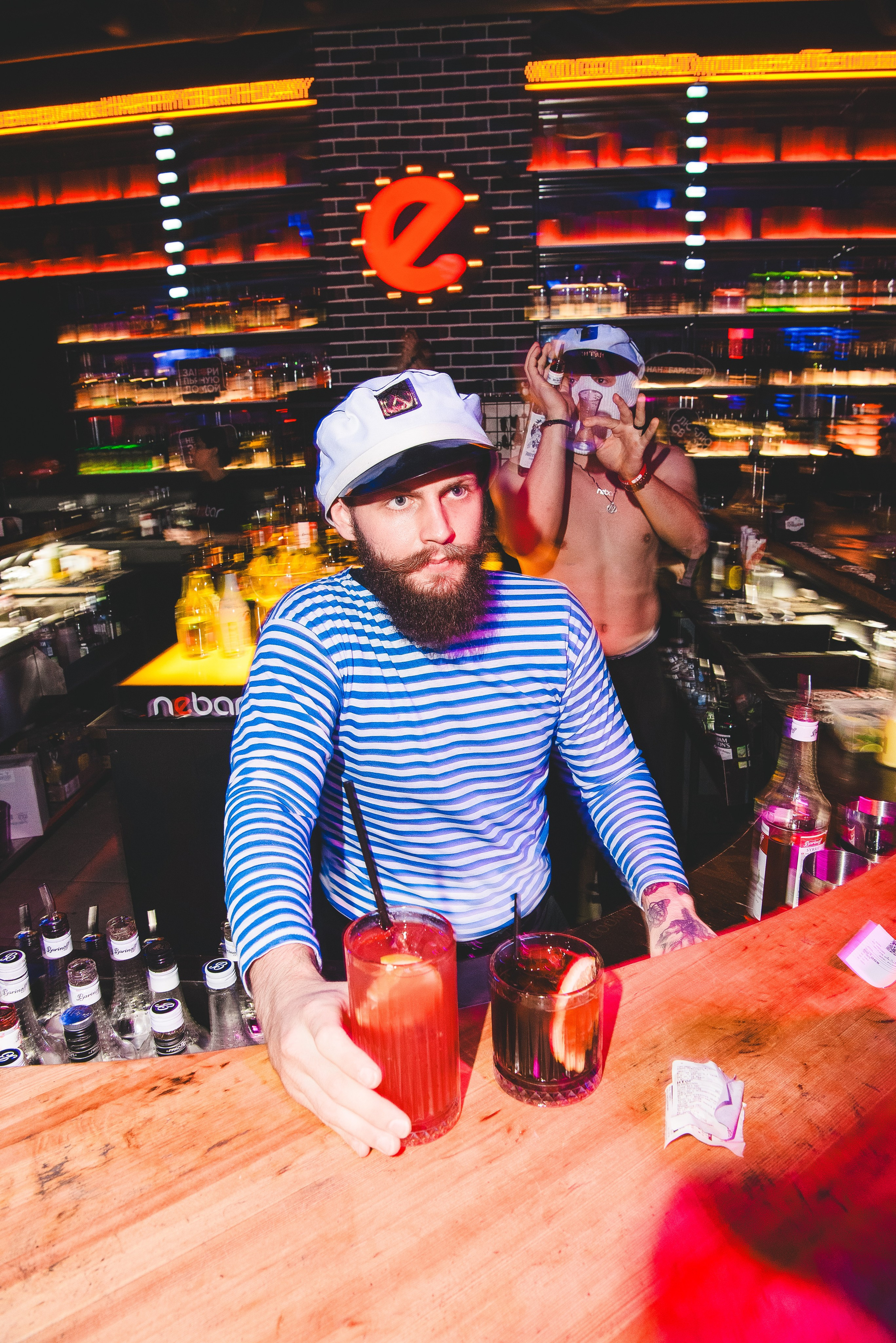 Фотоотчёты о вечеринках для НеБар Волгоград. Или стиль «пьяный фотограф». Фотограф в Волгограде и Волжском Александр Горбань