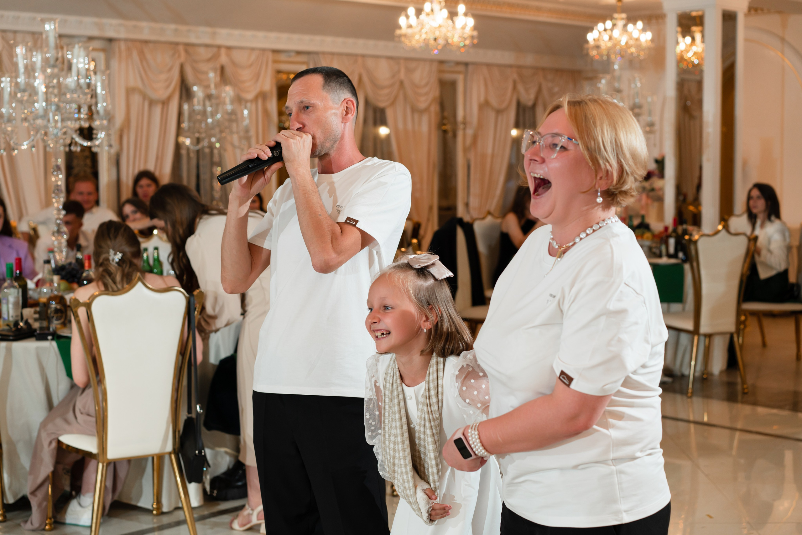 Свадебная фотосессия в Москве. Фотосъёмка в усадьбе Царицыно. Свадебный фотограф Вера Климова