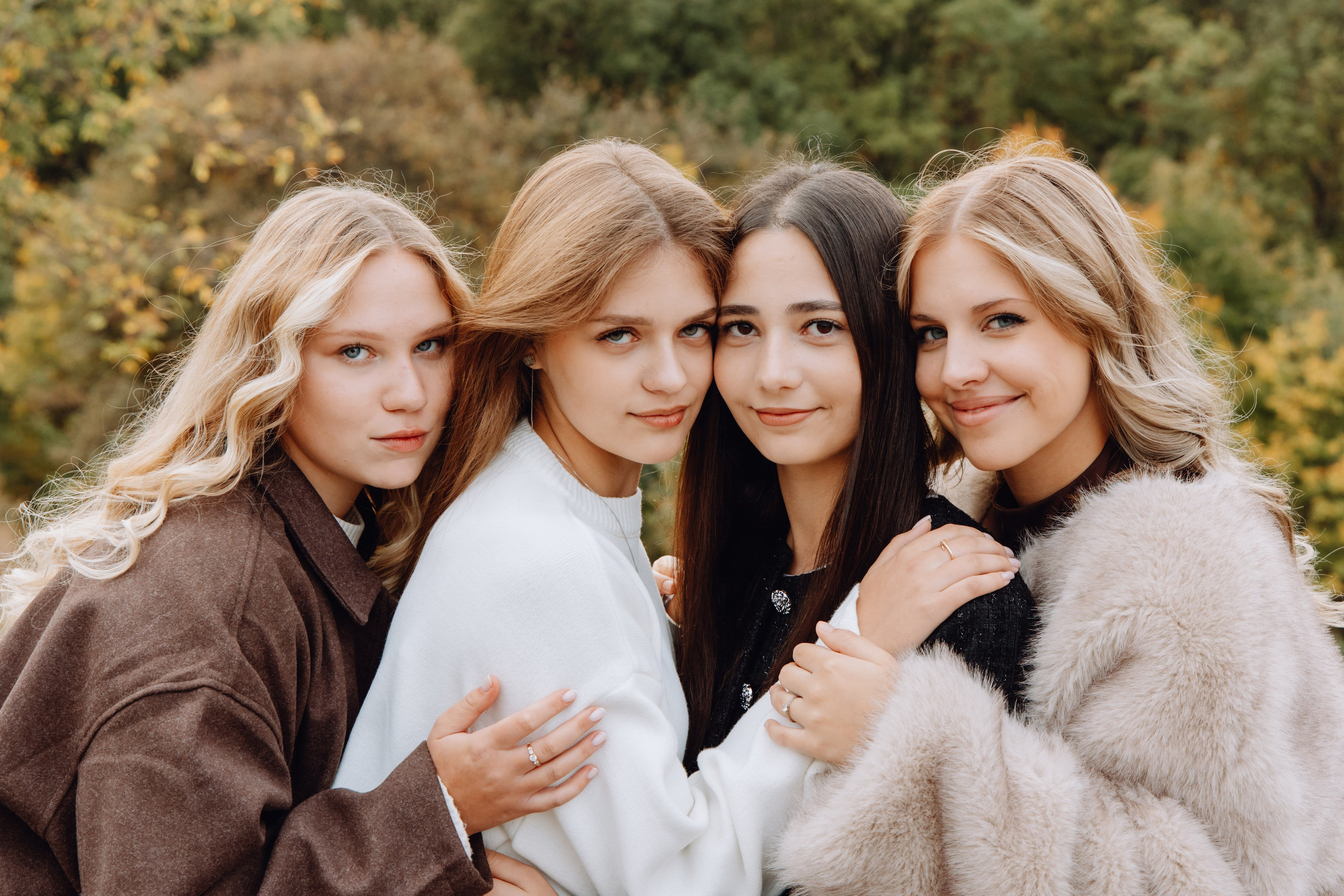 Школьные альбомы в Чернянке. Фотограф Максим Никонов