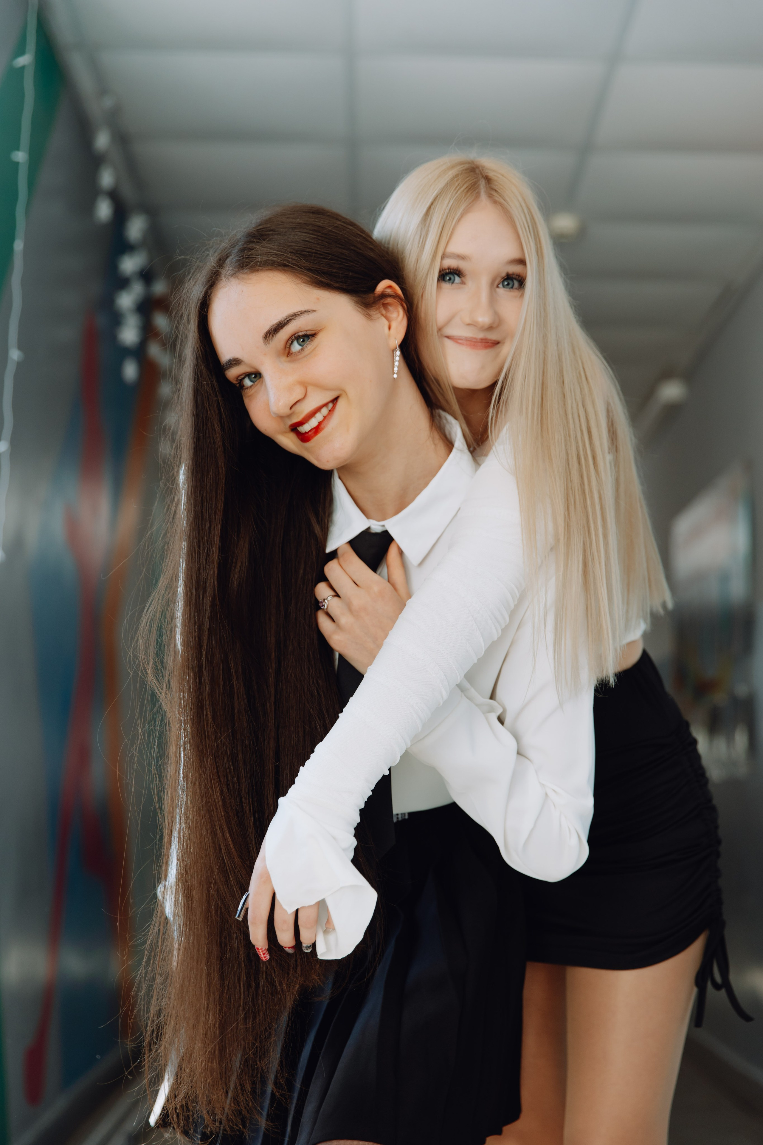 Школьные альбомы в Чернянке. Фотограф Максим Никонов